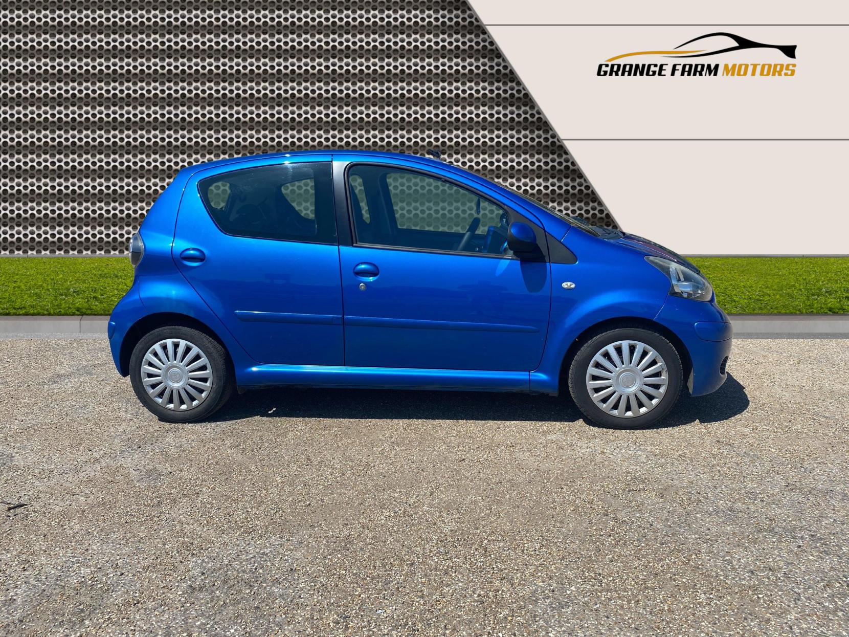 Toyota AYGO 1.0 VVT-i Blue Hatchback 5dr Petrol Manual Euro 4 (67 bhp)