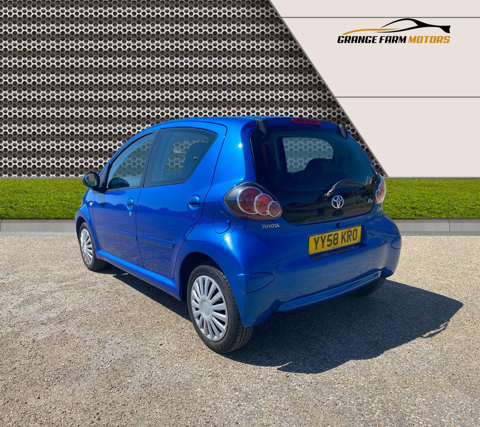 Toyota AYGO 1.0 VVT-i Blue Hatchback 5dr Petrol Manual Euro 4 (67 bhp)
