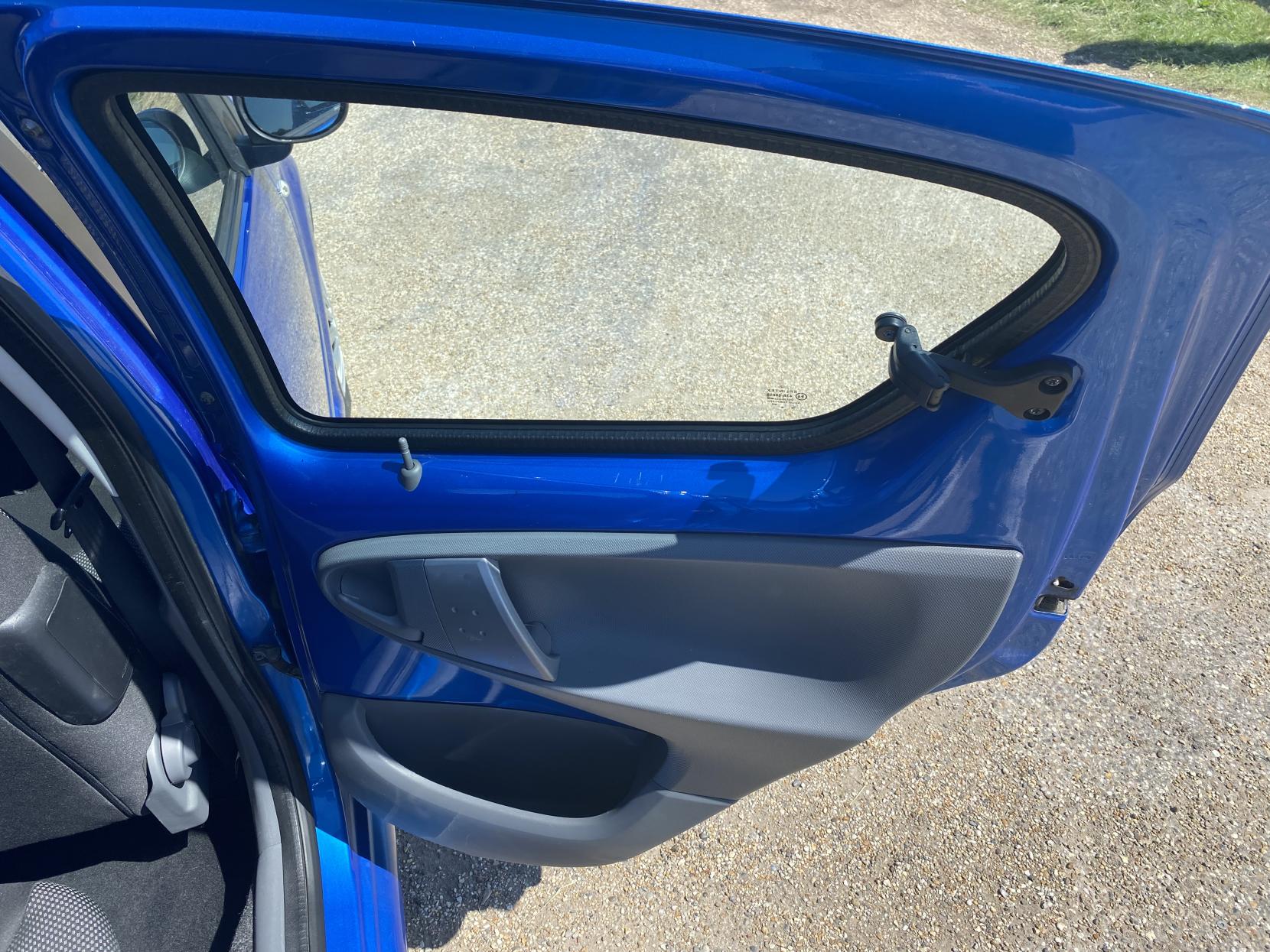 Toyota AYGO 1.0 VVT-i Blue Hatchback 5dr Petrol Manual Euro 4 (67 bhp)