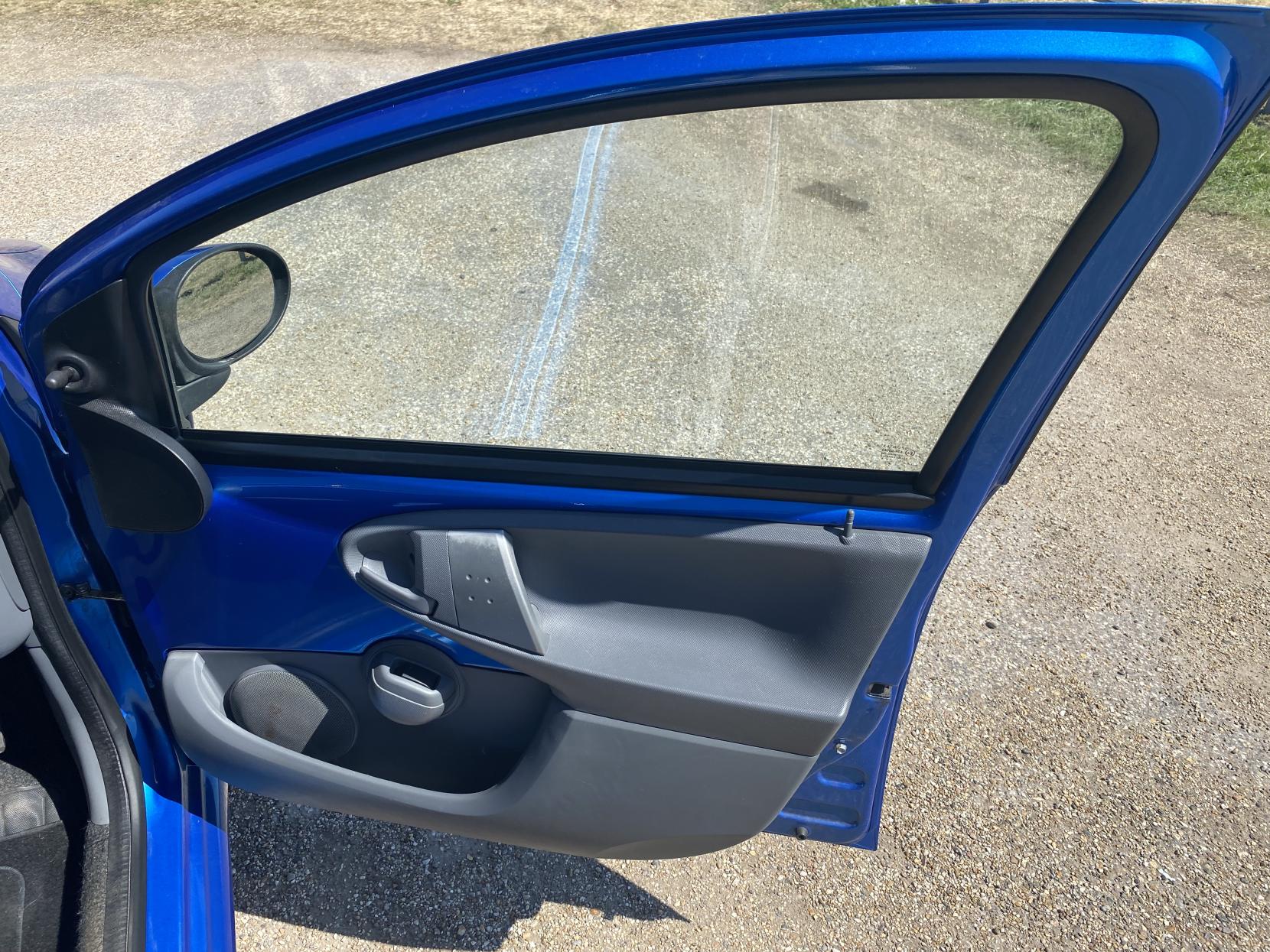 Toyota AYGO 1.0 VVT-i Blue Hatchback 5dr Petrol Manual Euro 4 (67 bhp)