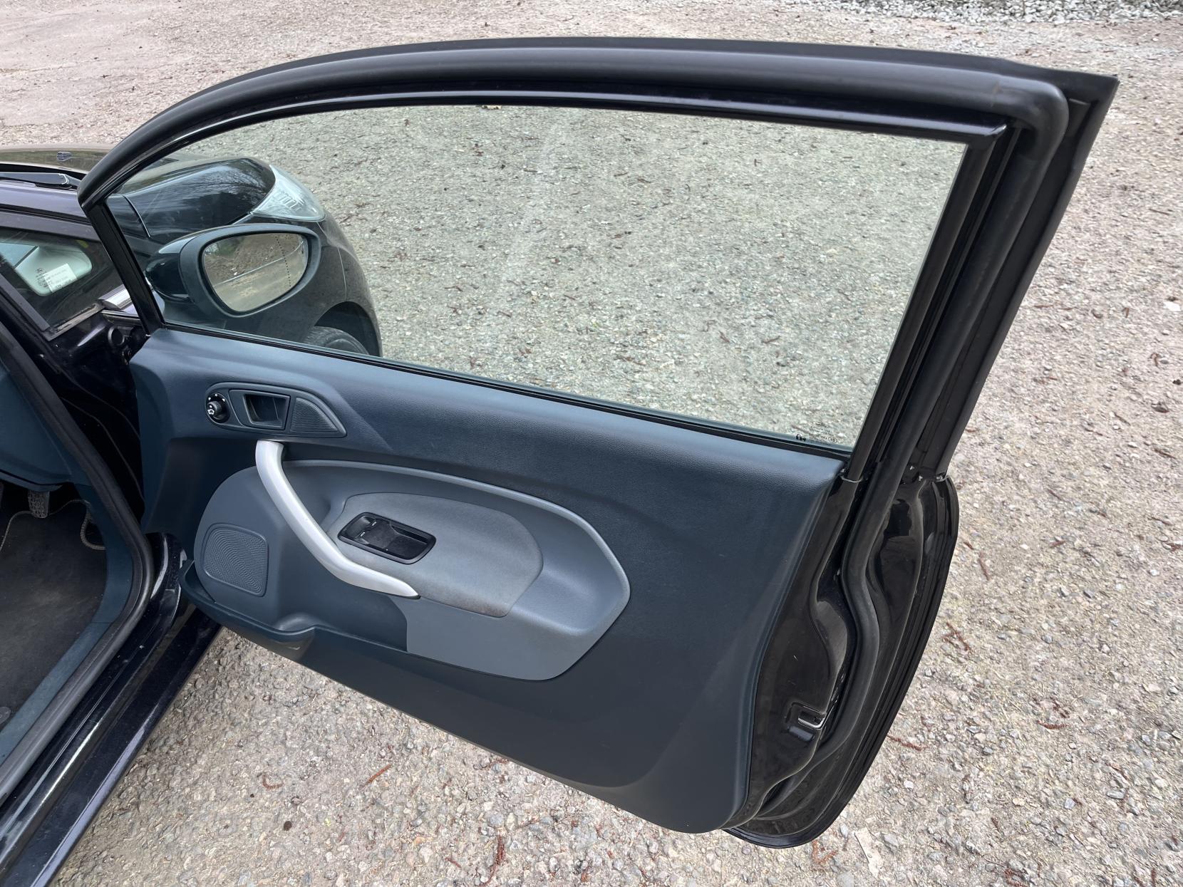 Ford Fiesta 1.25 Zetec Hatchback 3dr Petrol Manual (129 g/km, 81 bhp)