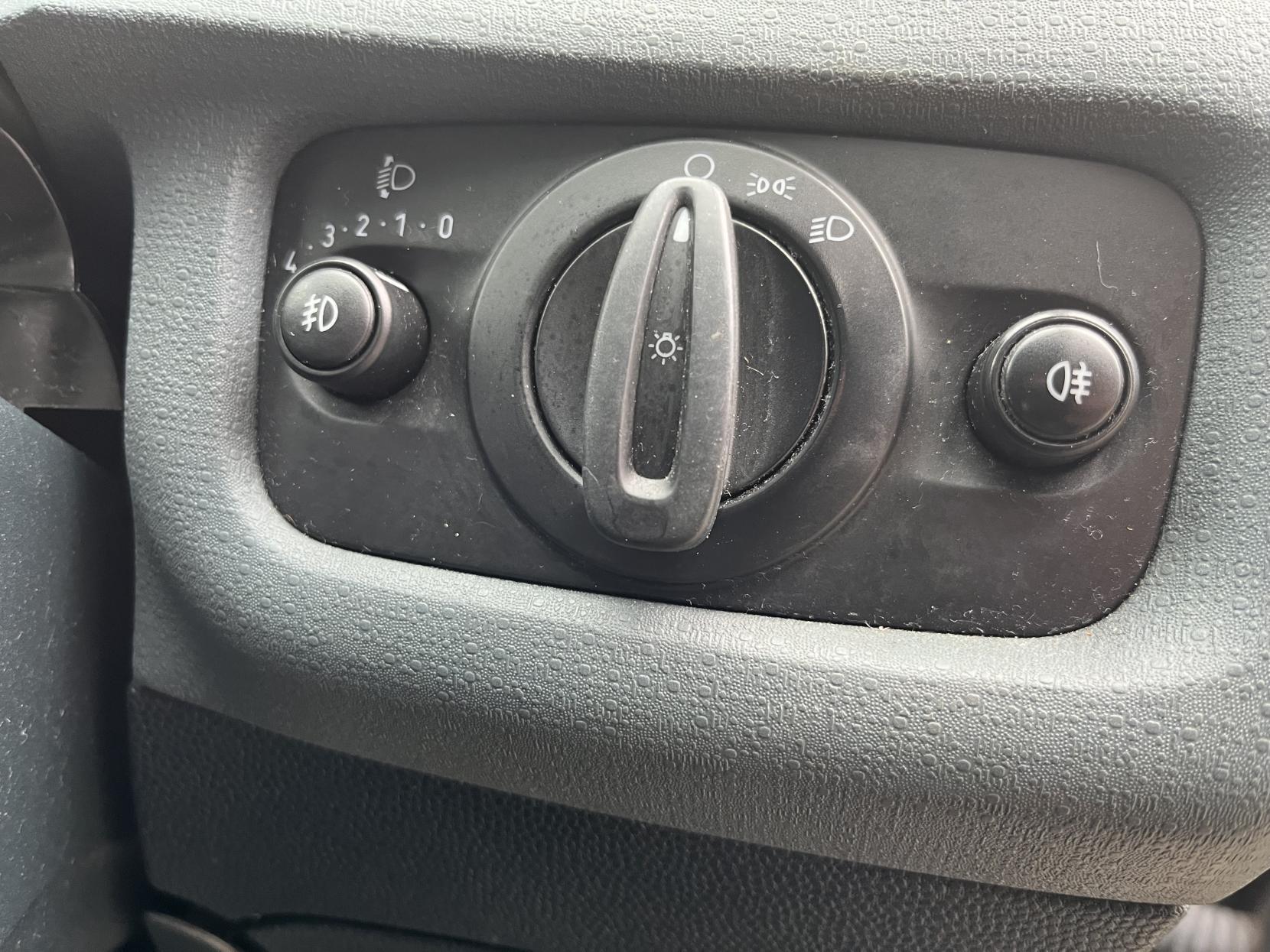 Ford Fiesta 1.25 Zetec Hatchback 3dr Petrol Manual (129 g/km, 81 bhp)