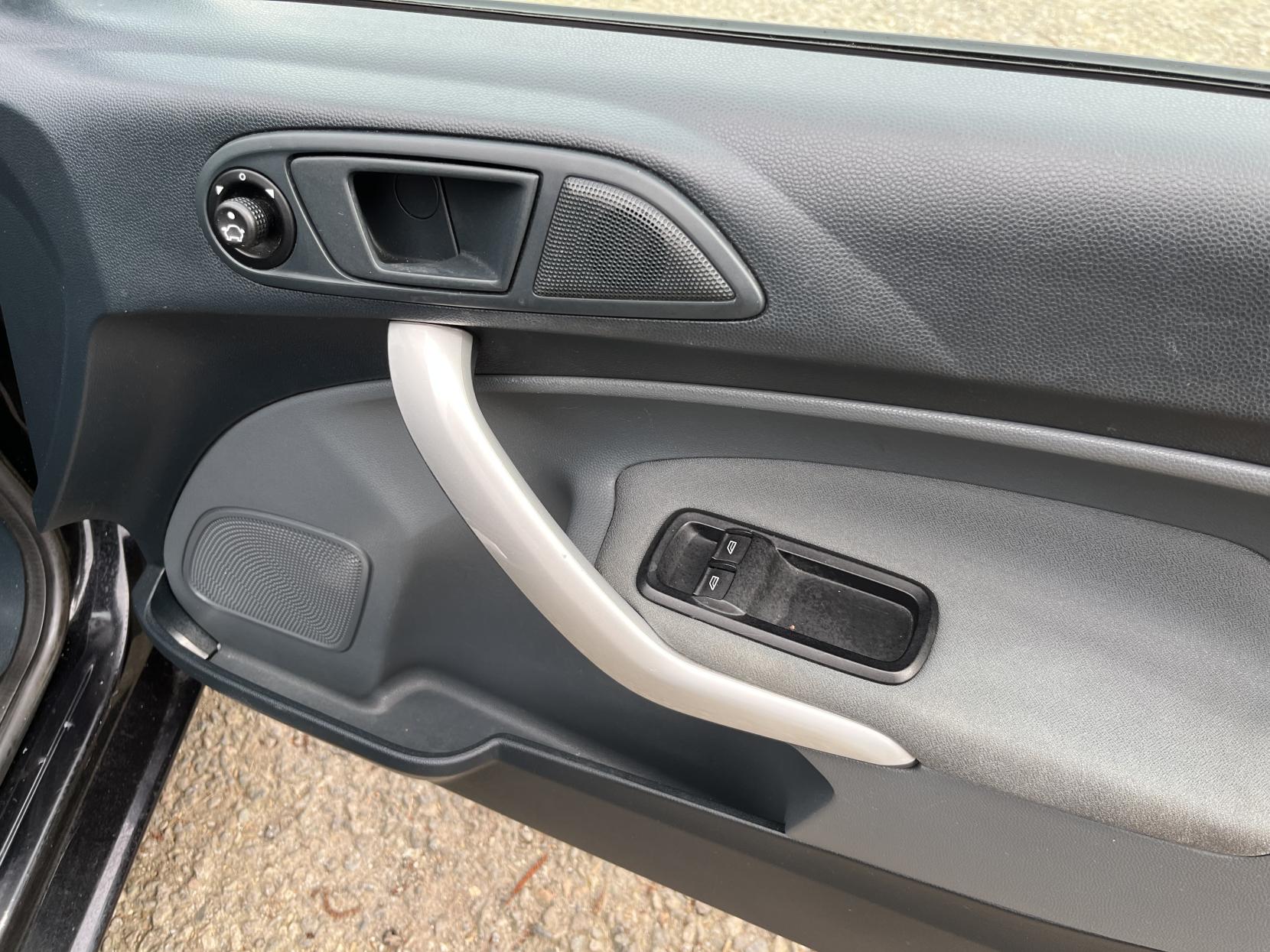 Ford Fiesta 1.25 Zetec Hatchback 3dr Petrol Manual (129 g/km, 81 bhp)