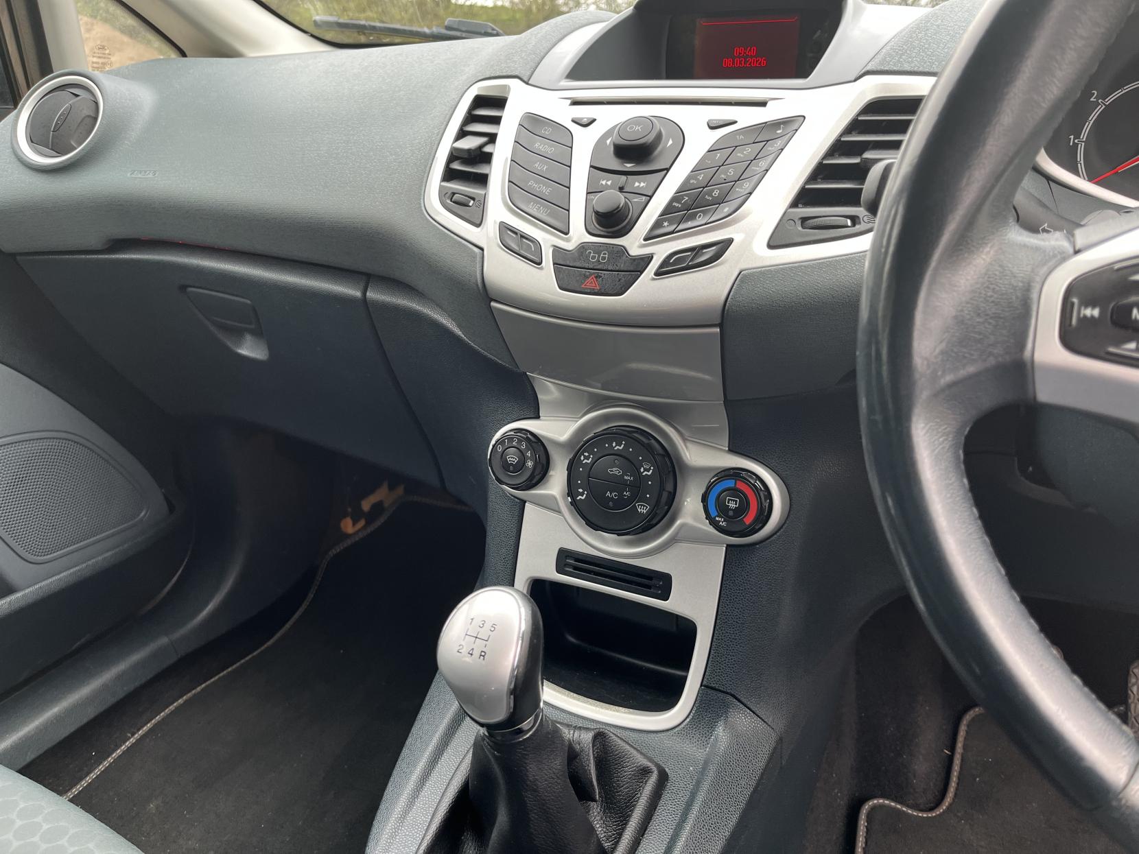 Ford Fiesta 1.25 Zetec Hatchback 3dr Petrol Manual (129 g/km, 81 bhp)