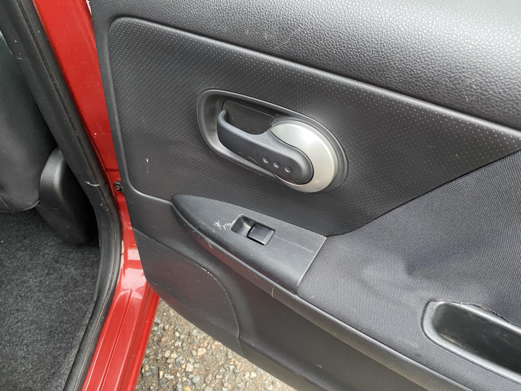 Nissan Note 1.4 16V n-tec Hatchback 5dr Petrol Manual Euro 4 (88 ps)