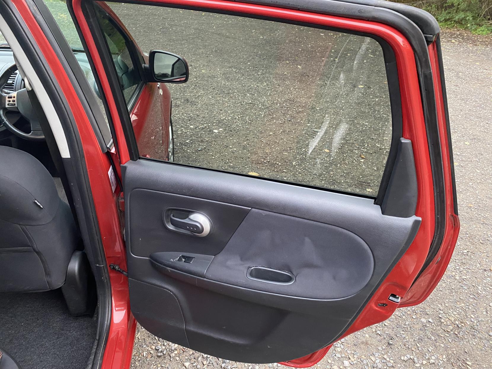 Nissan Note 1.4 16V n-tec Hatchback 5dr Petrol Manual Euro 4 (88 ps)