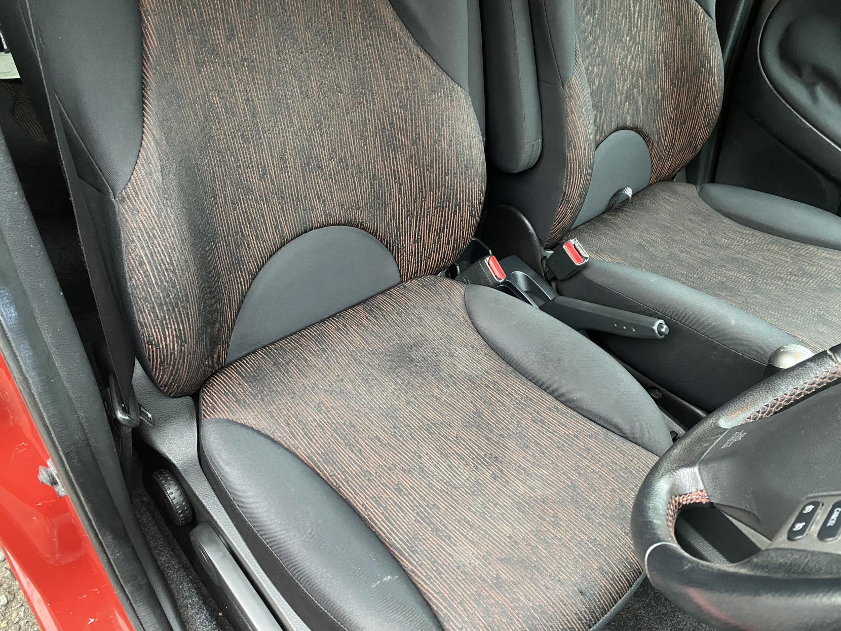 Nissan Note 1.4 16V n-tec Hatchback 5dr Petrol Manual Euro 4 (88 ps)