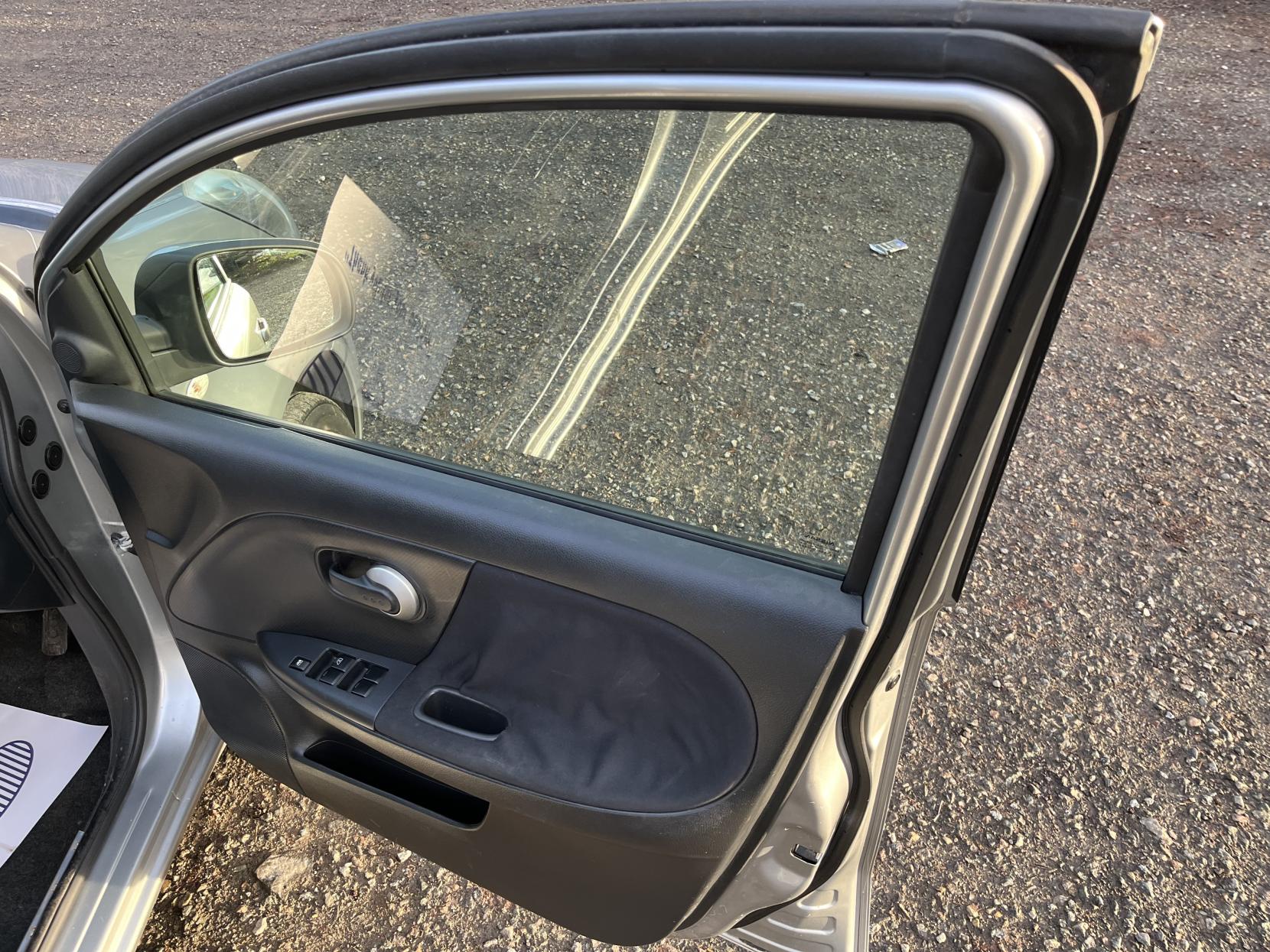 Nissan Note 1.4 16V n-tec Hatchback 5dr Petrol Manual Euro 4 (88 ps)