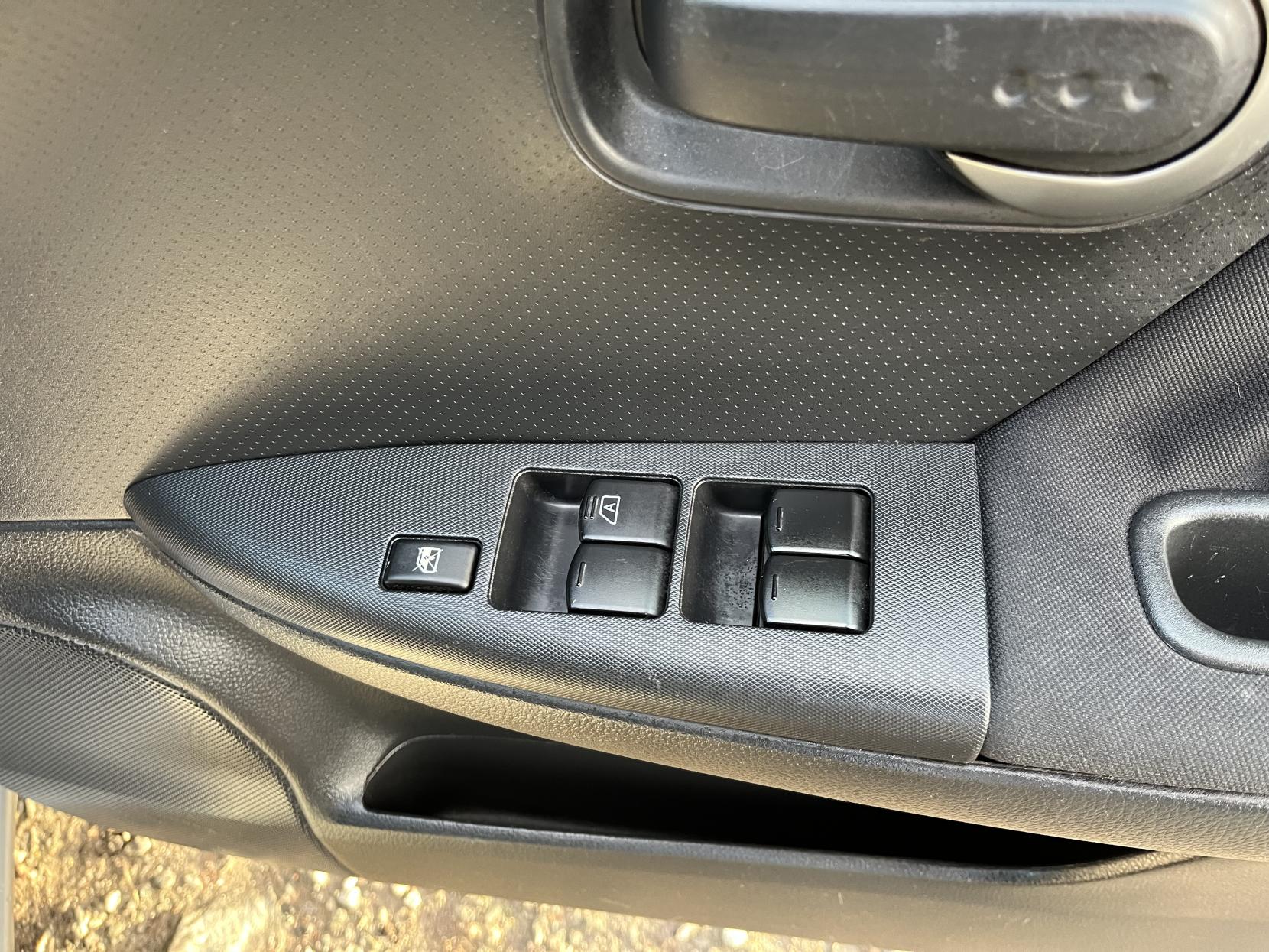 Nissan Note 1.4 16V n-tec Hatchback 5dr Petrol Manual Euro 4 (88 ps)