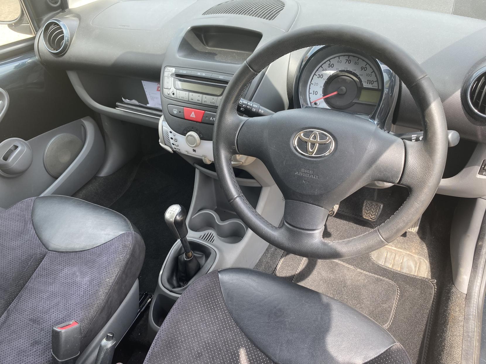 Toyota AYGO 1.0 VVT-i Ice Hatchback 5dr Petrol Manual Euro 5 (67 ps)