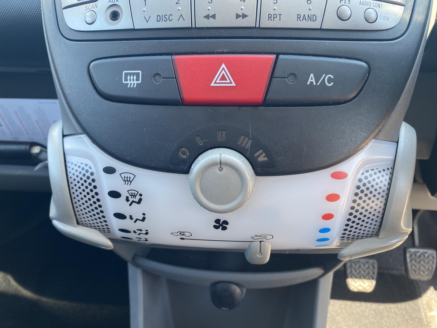 Toyota AYGO 1.0 VVT-i Ice Hatchback 5dr Petrol Manual Euro 5 (67 ps)