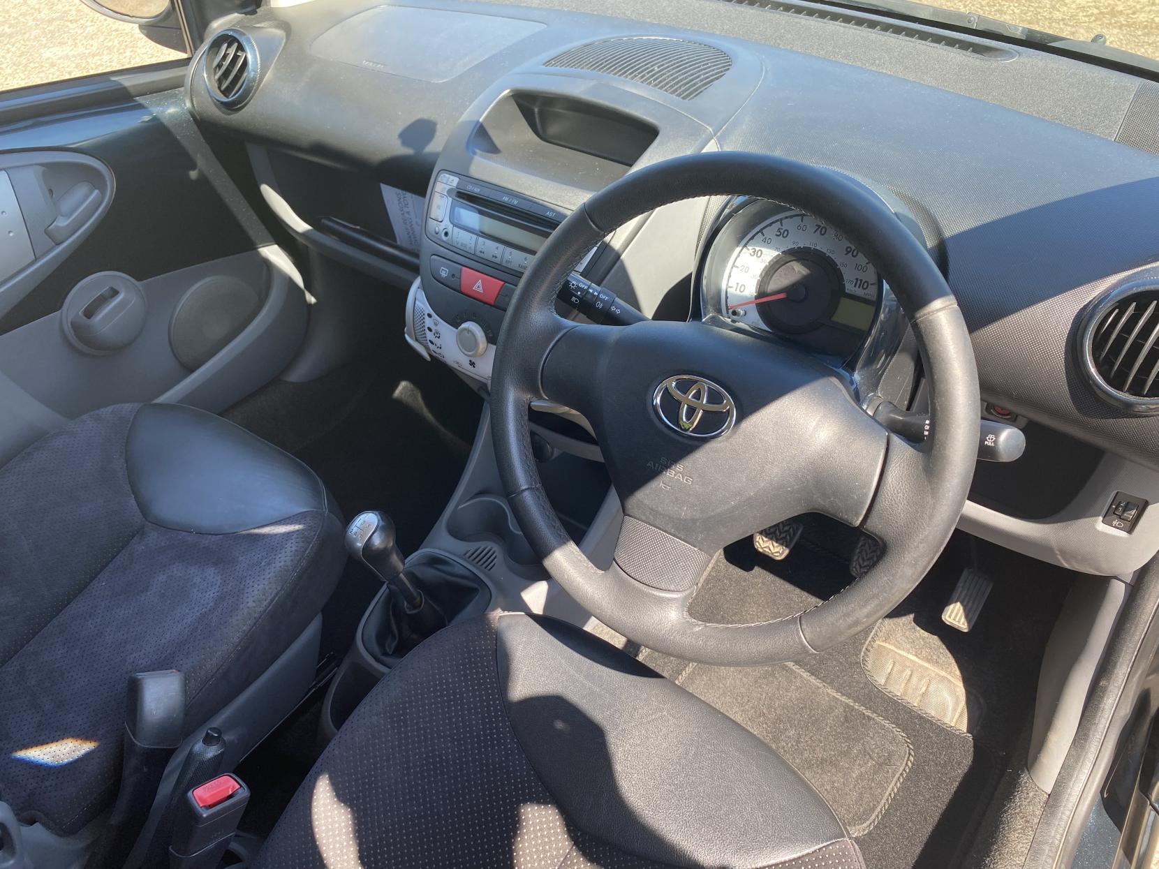 Toyota AYGO 1.0 VVT-i Ice Hatchback 5dr Petrol Manual Euro 5 (67 ps)