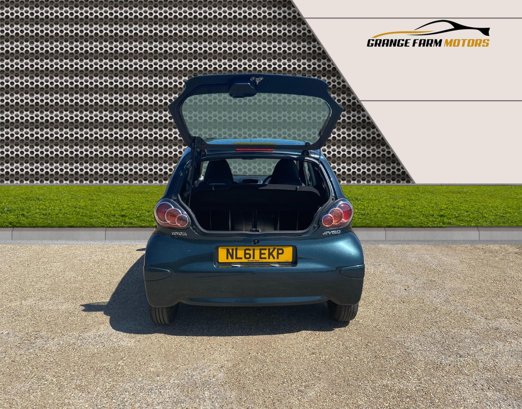 Toyota AYGO 1.0 VVT-i Ice Hatchback 5dr Petrol Manual Euro 5 (67 ps)
