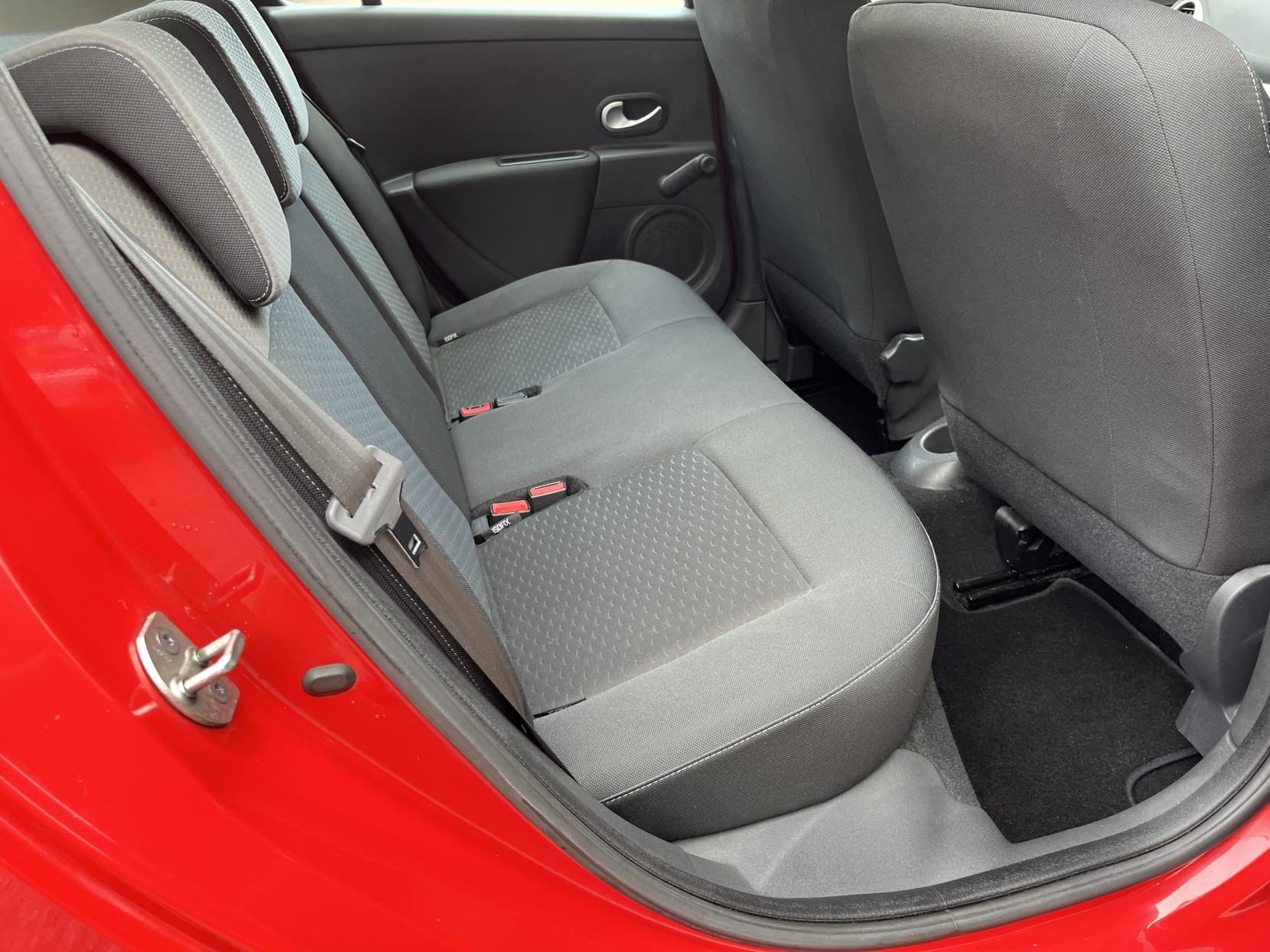Renault Clio 1.2 TCe 16v Expression Hatchback 5dr Petrol Manual (139 g/km, 100 bhp)