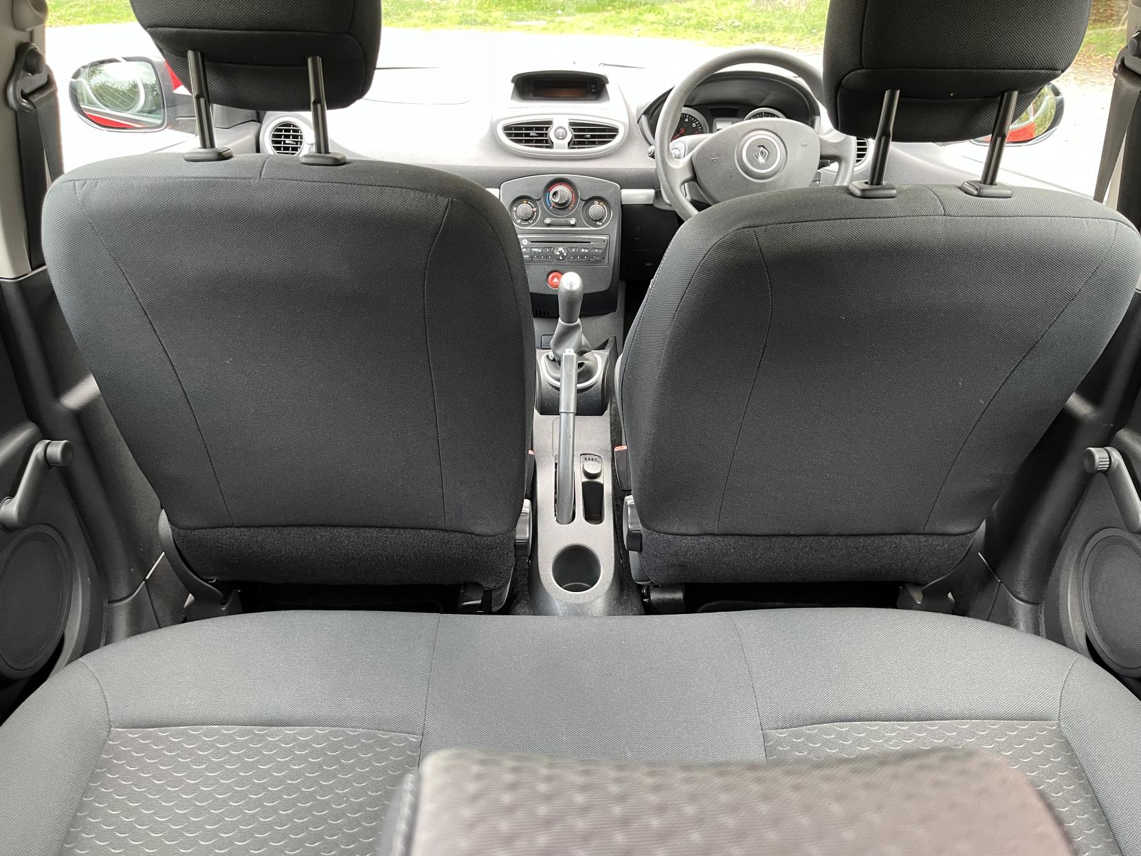 Renault Clio 1.2 TCe 16v Expression Hatchback 5dr Petrol Manual (139 g/km, 100 bhp)