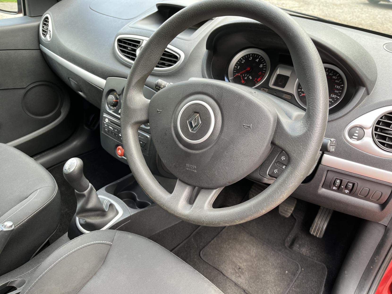 Renault Clio 1.2 TCe 16v Expression Hatchback 5dr Petrol Manual (139 g/km, 100 bhp)