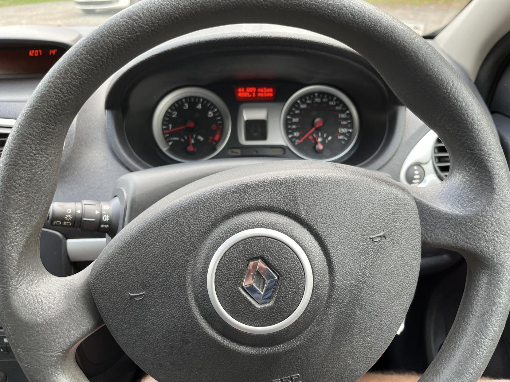 Renault Clio 1.2 TCe 16v Expression Hatchback 5dr Petrol Manual (139 g/km, 100 bhp)