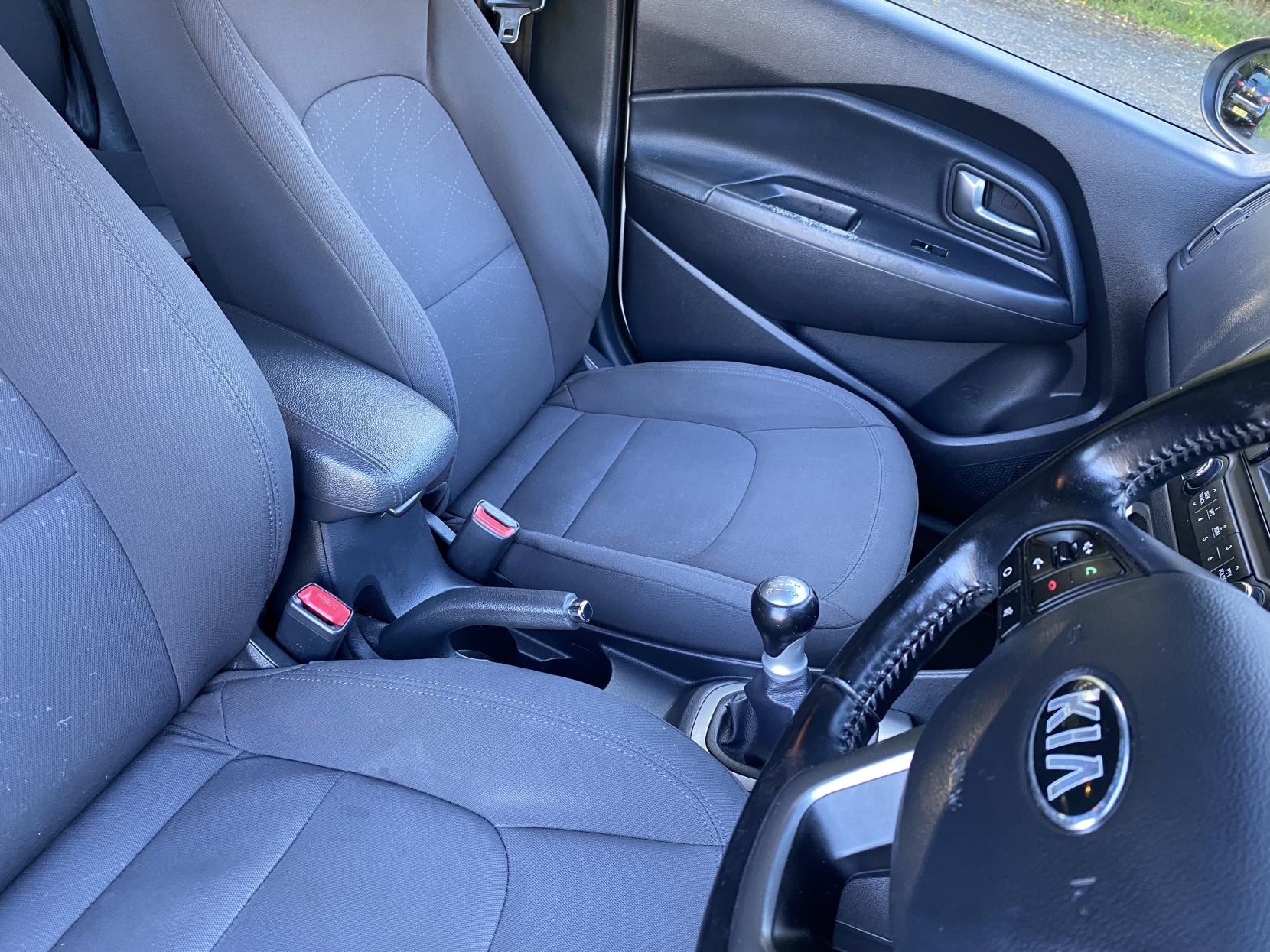 Kia Rio 1.25 VR7 Hatchback 5dr Petrol Manual Euro 5 (84 bhp)