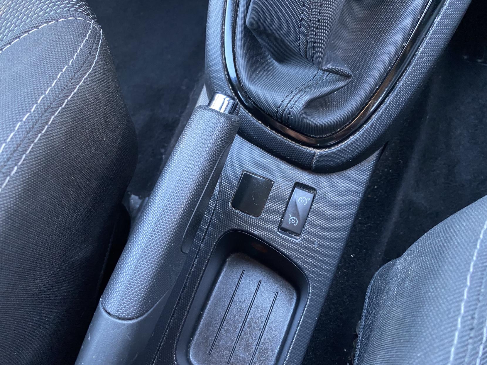 Renault Clio 1.2 16V Dynamique MediaNav Hatchback 5dr Petrol Manual Euro 5 (75 ps)