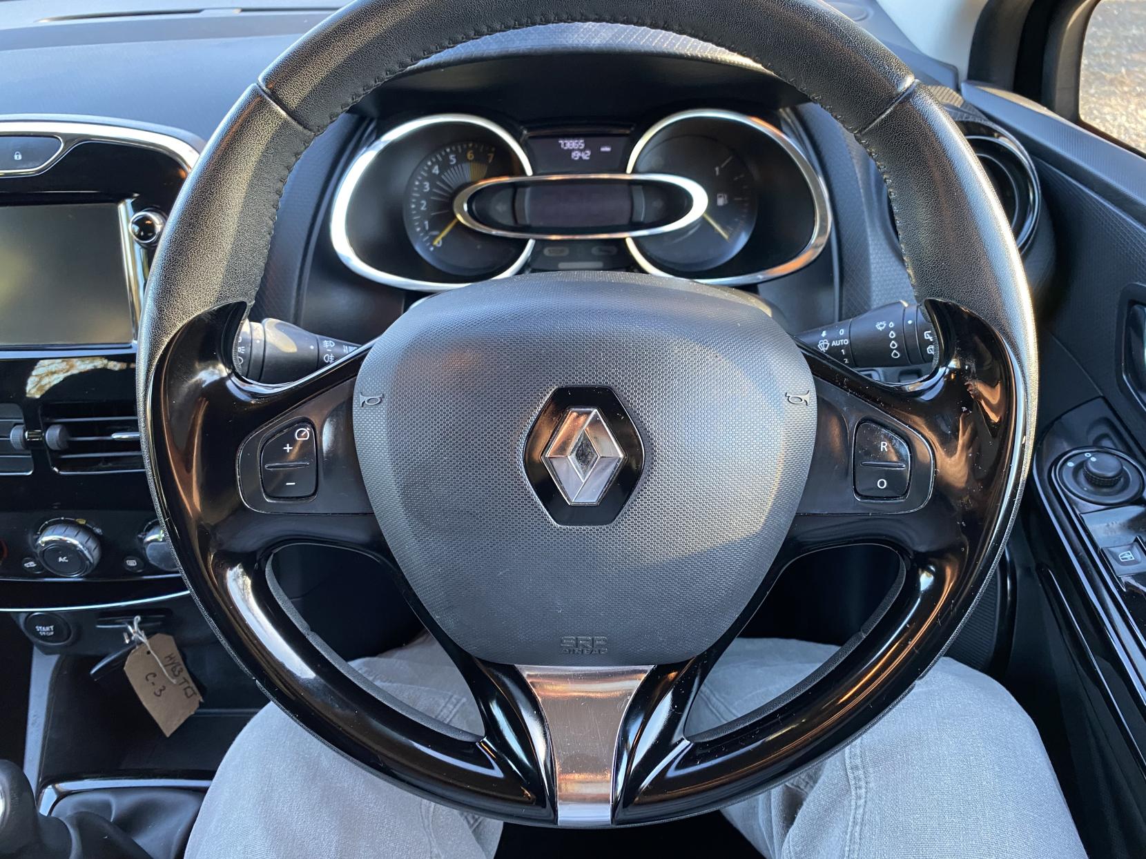 Renault Clio 1.2 16V Dynamique MediaNav Hatchback 5dr Petrol Manual Euro 5 (75 ps)