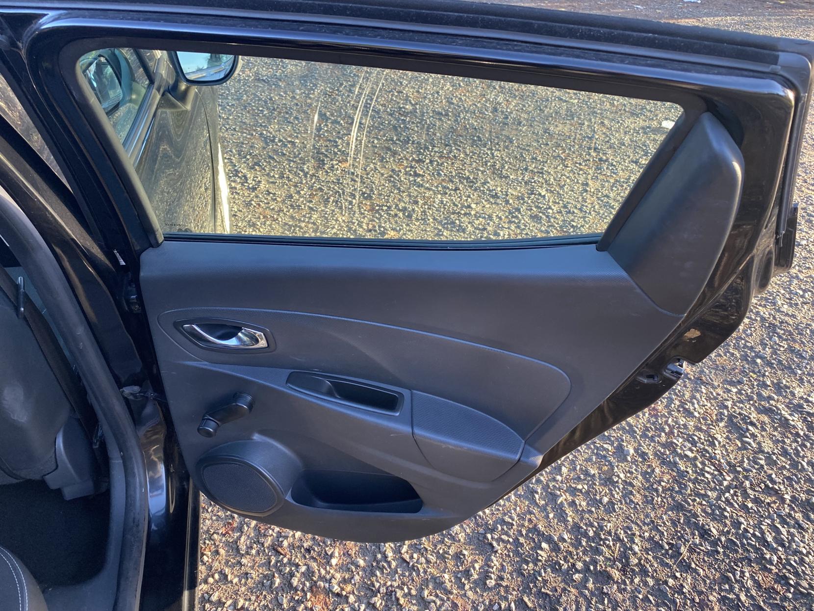 Renault Clio 1.2 16V Dynamique MediaNav Hatchback 5dr Petrol Manual Euro 5 (75 ps)