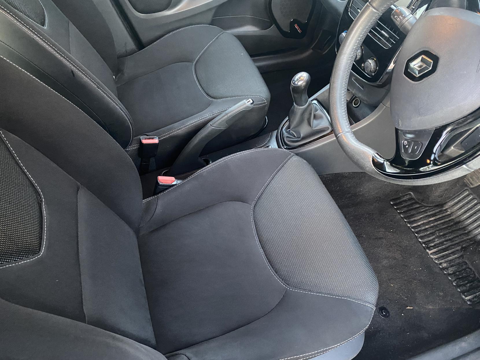 Renault Clio 1.2 16V Dynamique MediaNav Hatchback 5dr Petrol Manual Euro 5 (75 ps)