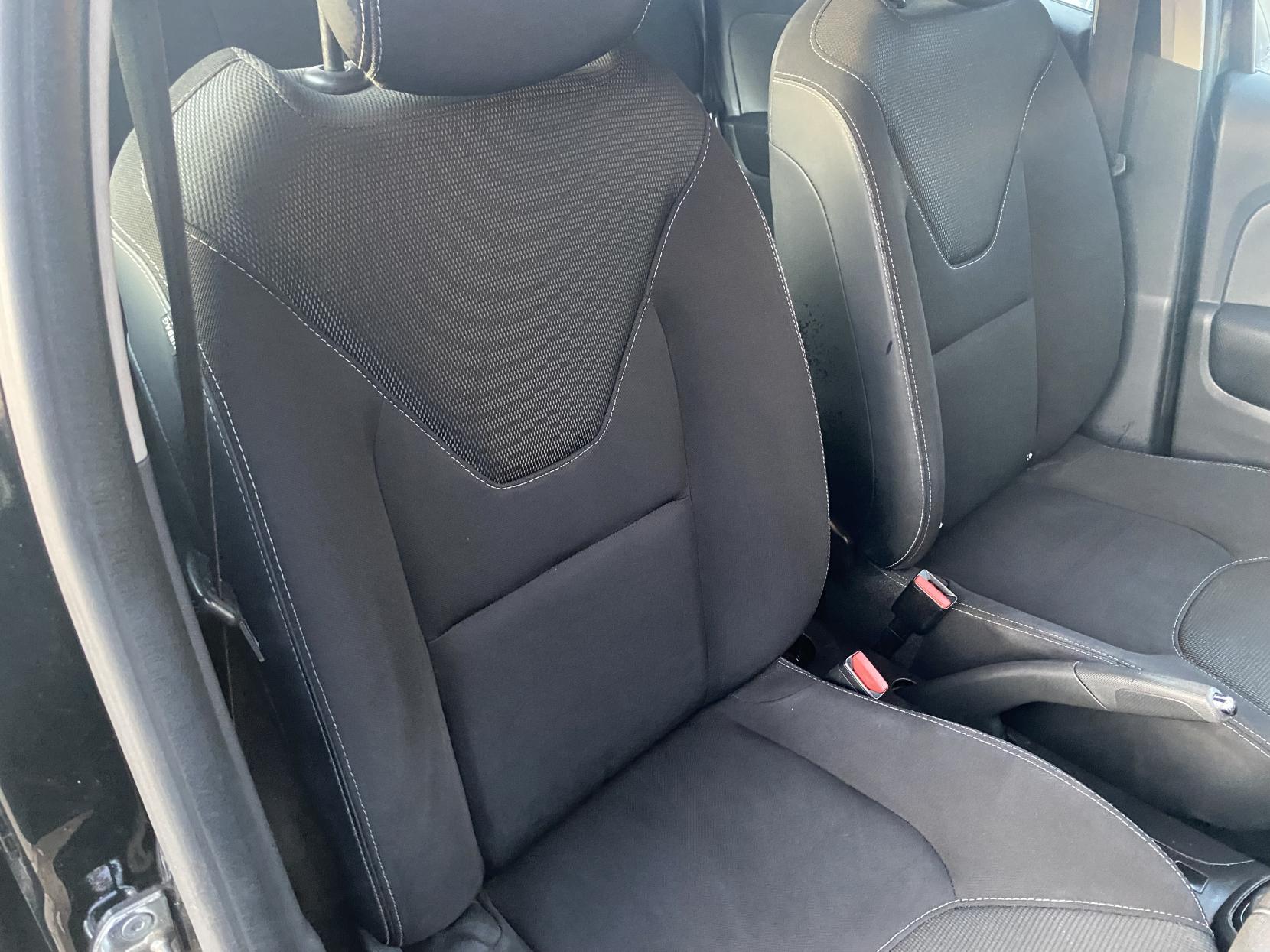 Renault Clio 1.2 16V Dynamique MediaNav Hatchback 5dr Petrol Manual Euro 5 (75 ps)