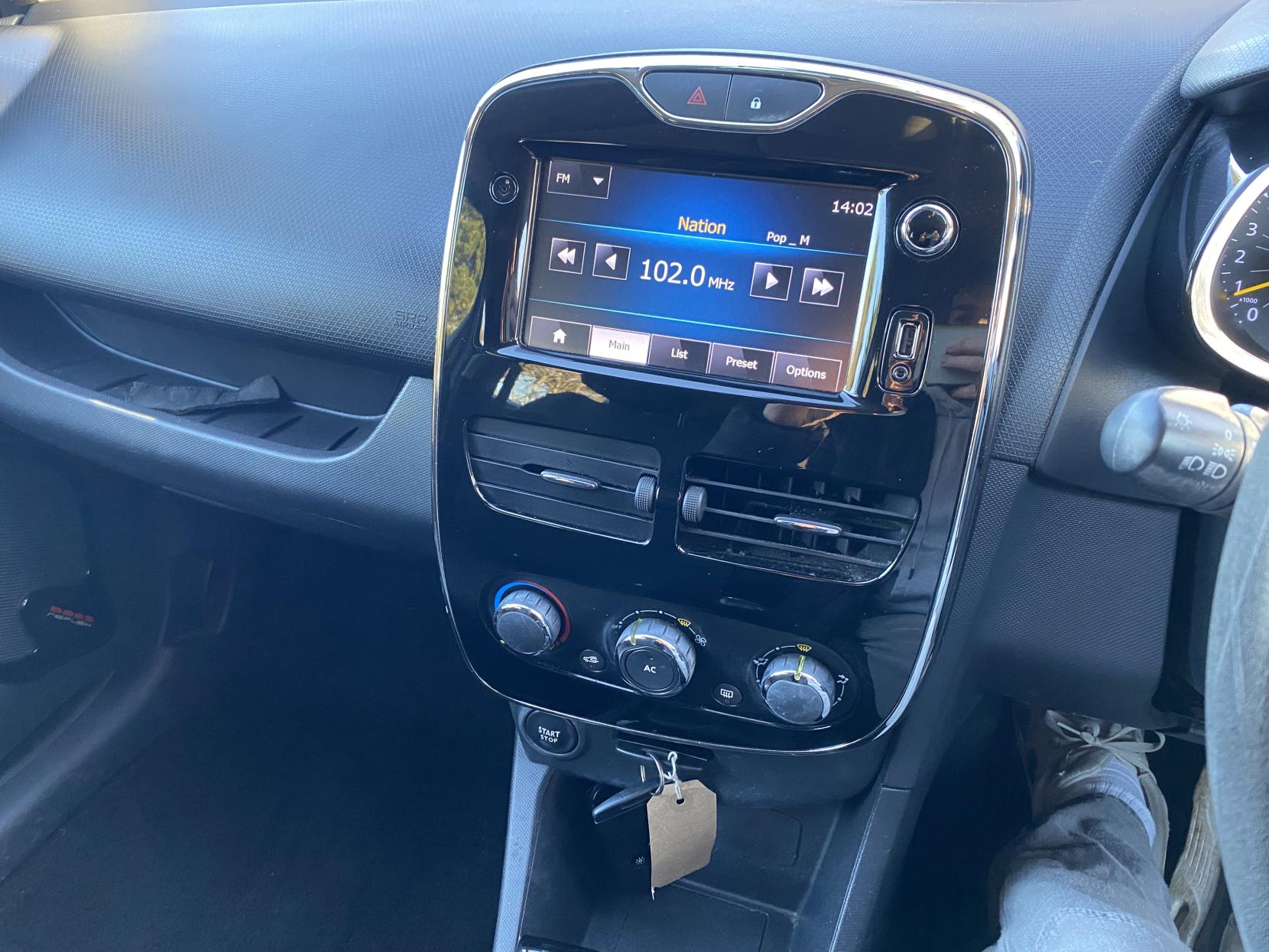 Renault Clio 1.2 16V Dynamique MediaNav Hatchback 5dr Petrol Manual Euro 5 (75 ps)