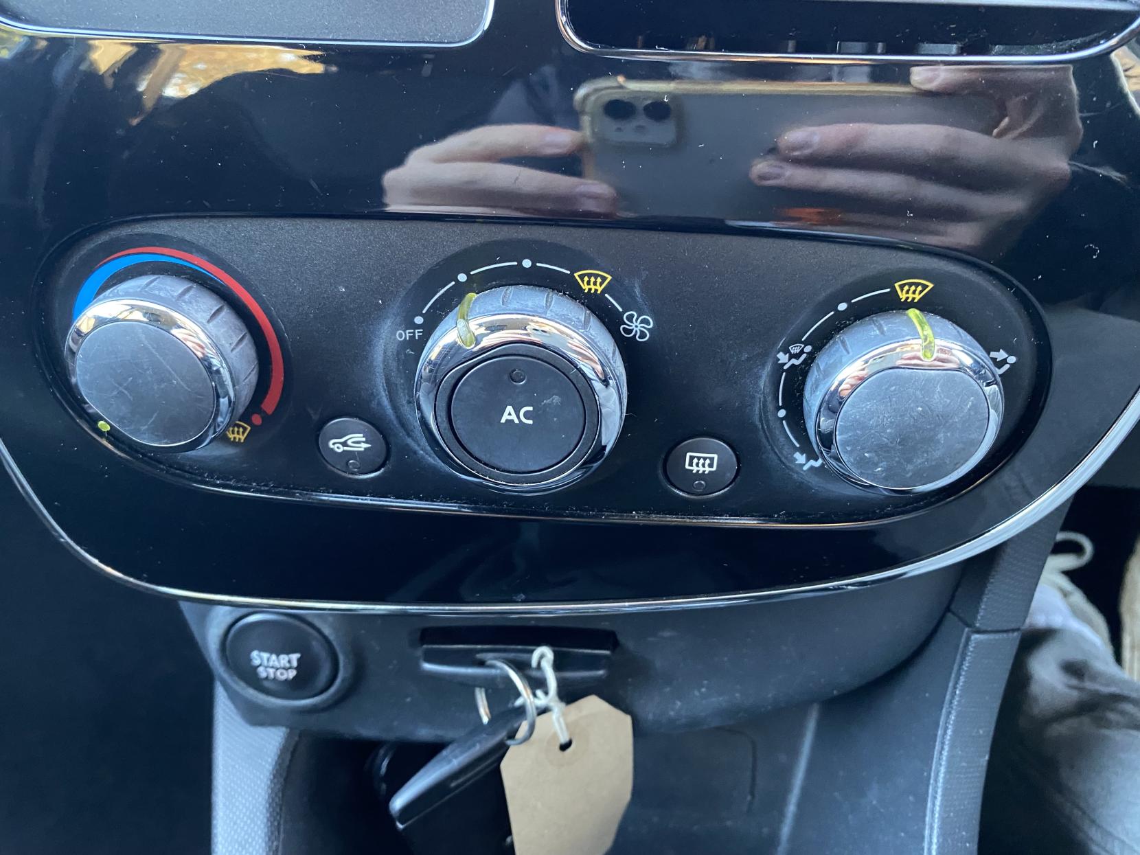 Renault Clio 1.2 16V Dynamique MediaNav Hatchback 5dr Petrol Manual Euro 5 (75 ps)