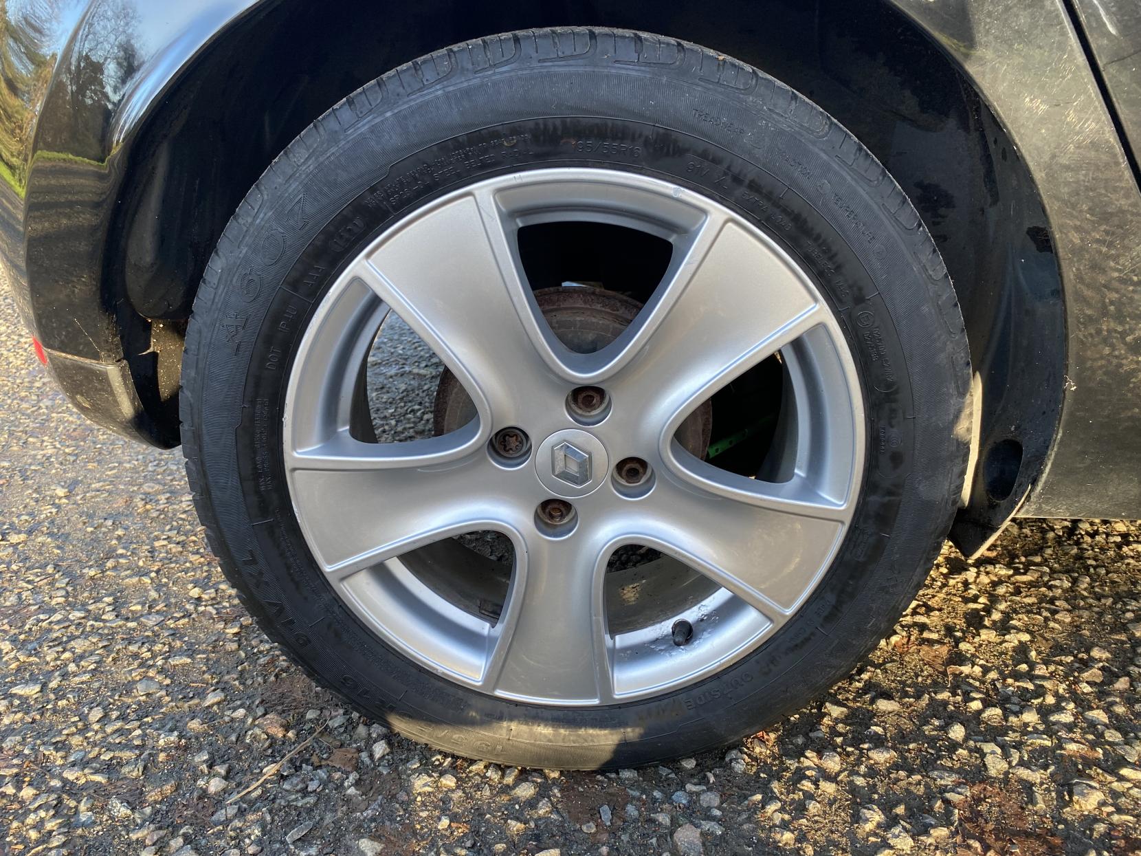 Renault Clio 1.2 16V Dynamique MediaNav Hatchback 5dr Petrol Manual Euro 5 (75 ps)