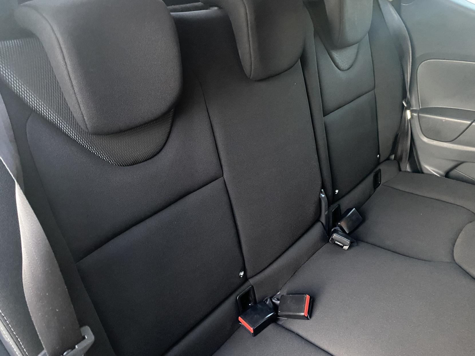 Renault Clio 1.2 16V Dynamique MediaNav Hatchback 5dr Petrol Manual Euro 5 (75 ps)