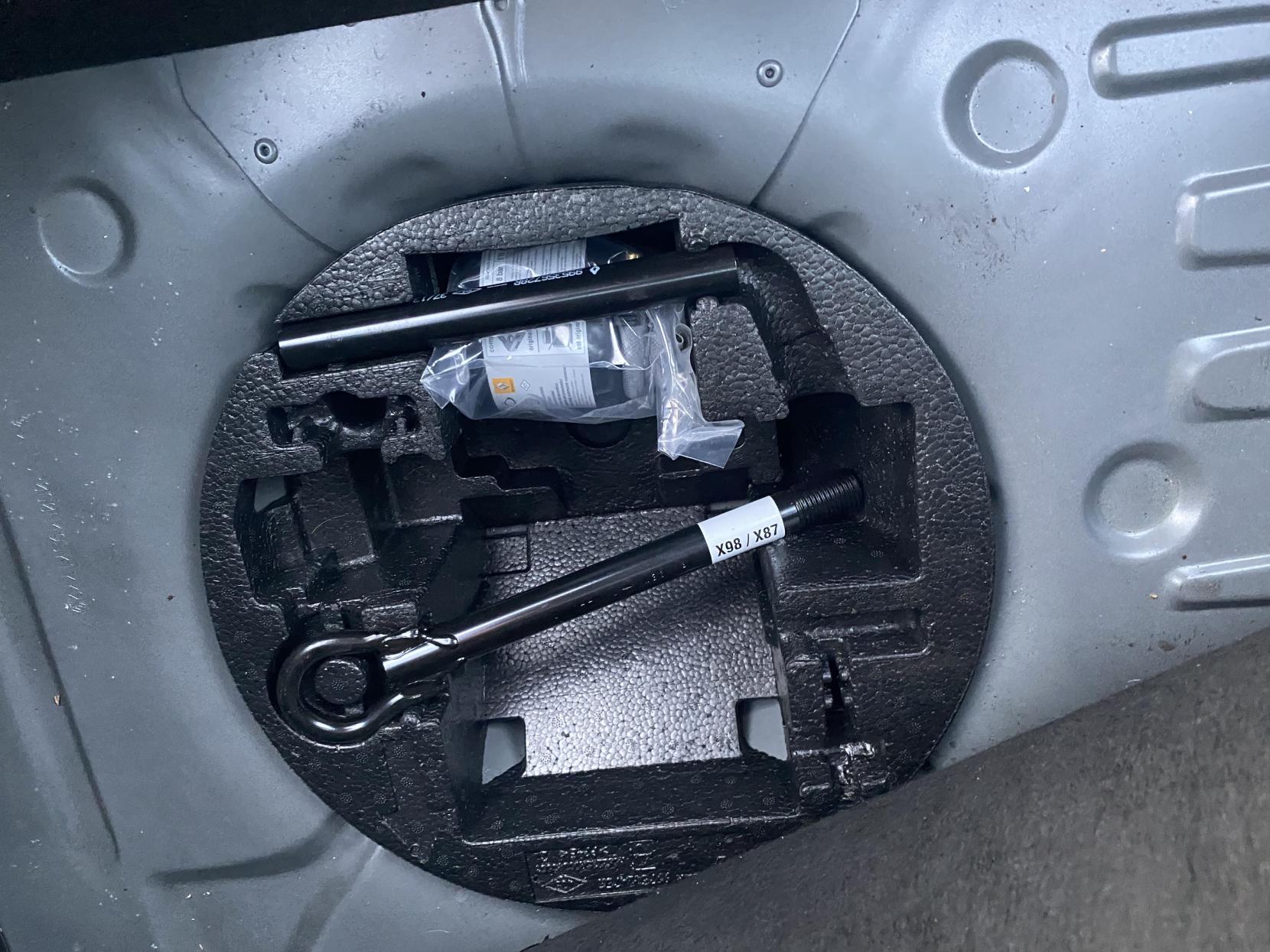 Renault Clio 1.2 16V Dynamique MediaNav Hatchback 5dr Petrol Manual Euro 5 (75 ps)