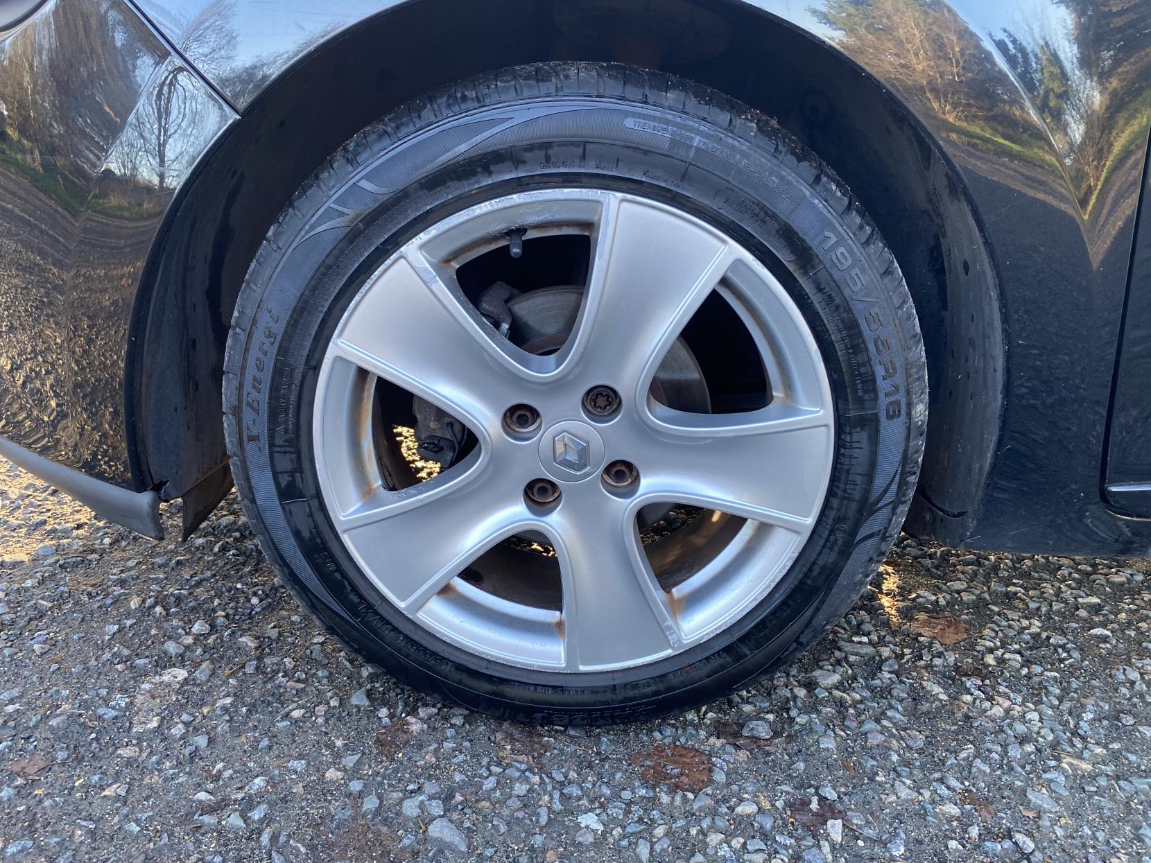 Renault Clio 1.2 16V Dynamique MediaNav Hatchback 5dr Petrol Manual Euro 5 (75 ps)