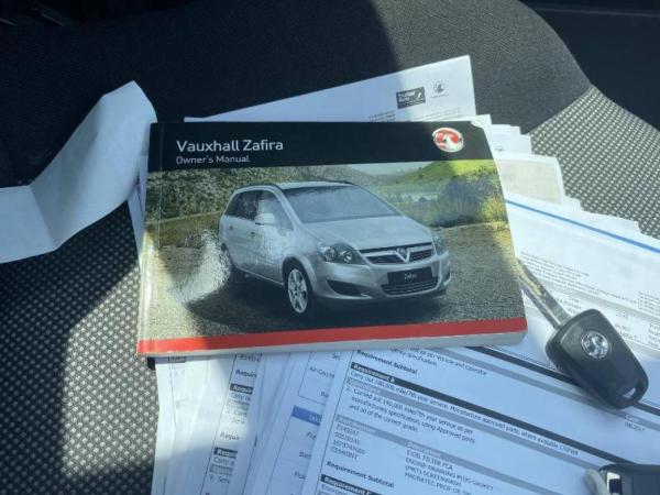 Vauxhall Zafira 1.8 16V Exclusiv MPV 5dr Petrol Manual Euro 5 (120 ps)