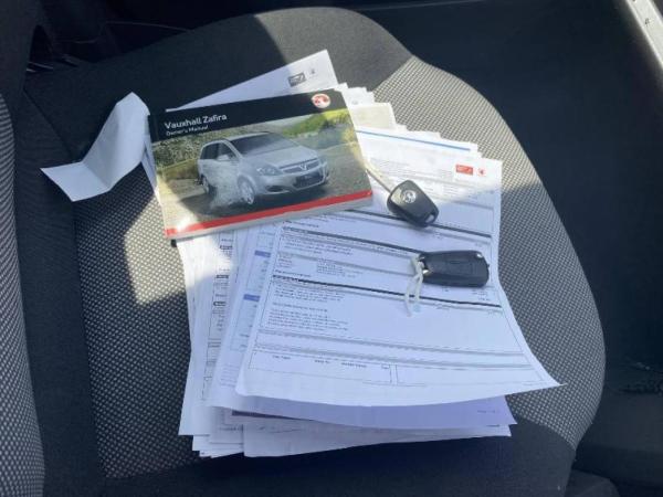 Vauxhall Zafira 1.8 16V Exclusiv MPV 5dr Petrol Manual Euro 5 (120 ps)