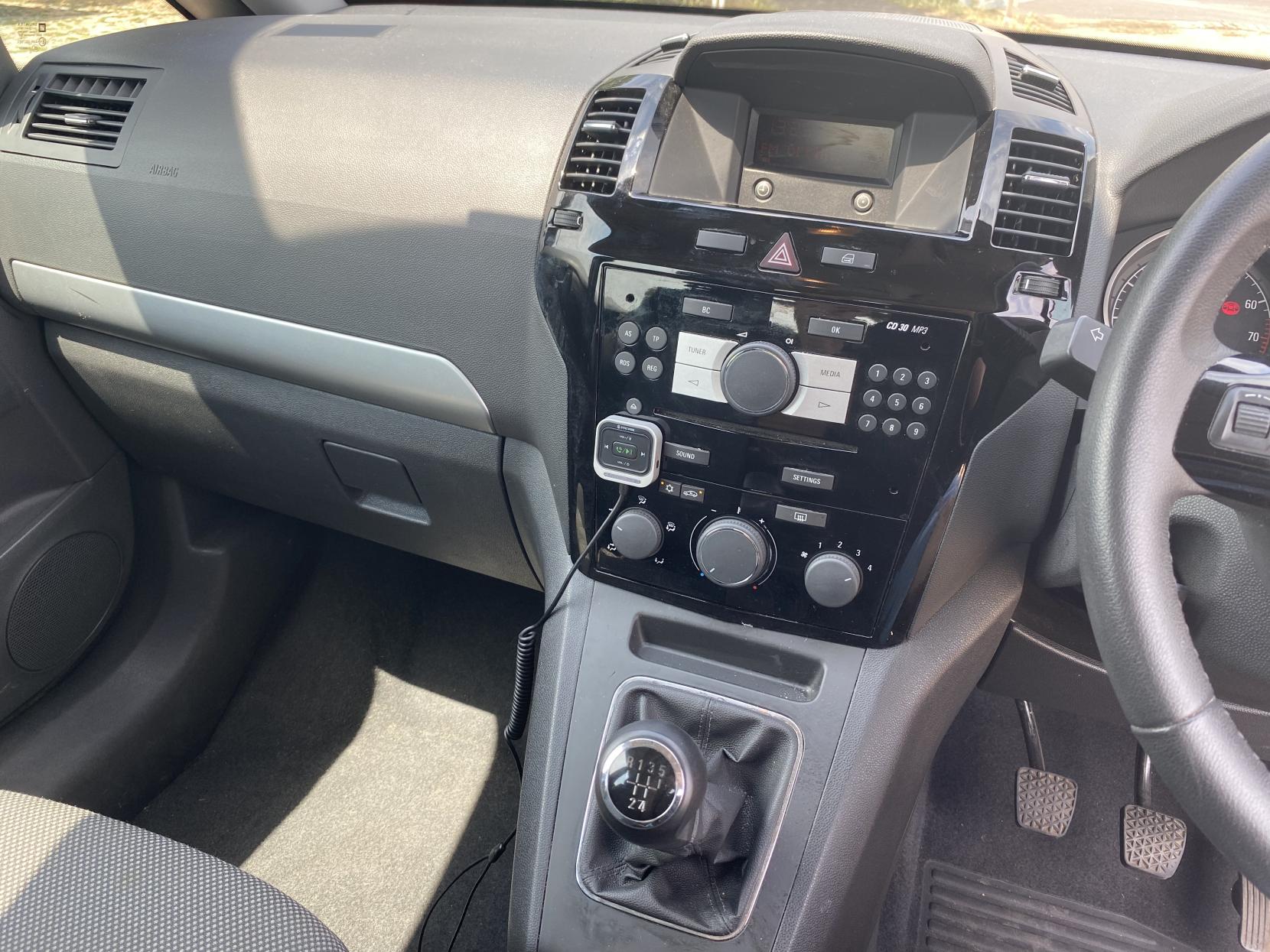 Vauxhall Zafira 1.8 16V Exclusiv MPV 5dr Petrol Manual Euro 5 (120 ps)