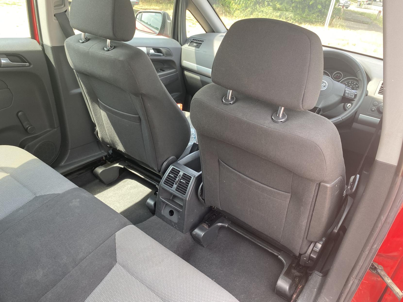 Vauxhall Zafira 1.8 16V Exclusiv MPV 5dr Petrol Manual Euro 5 (120 ps)