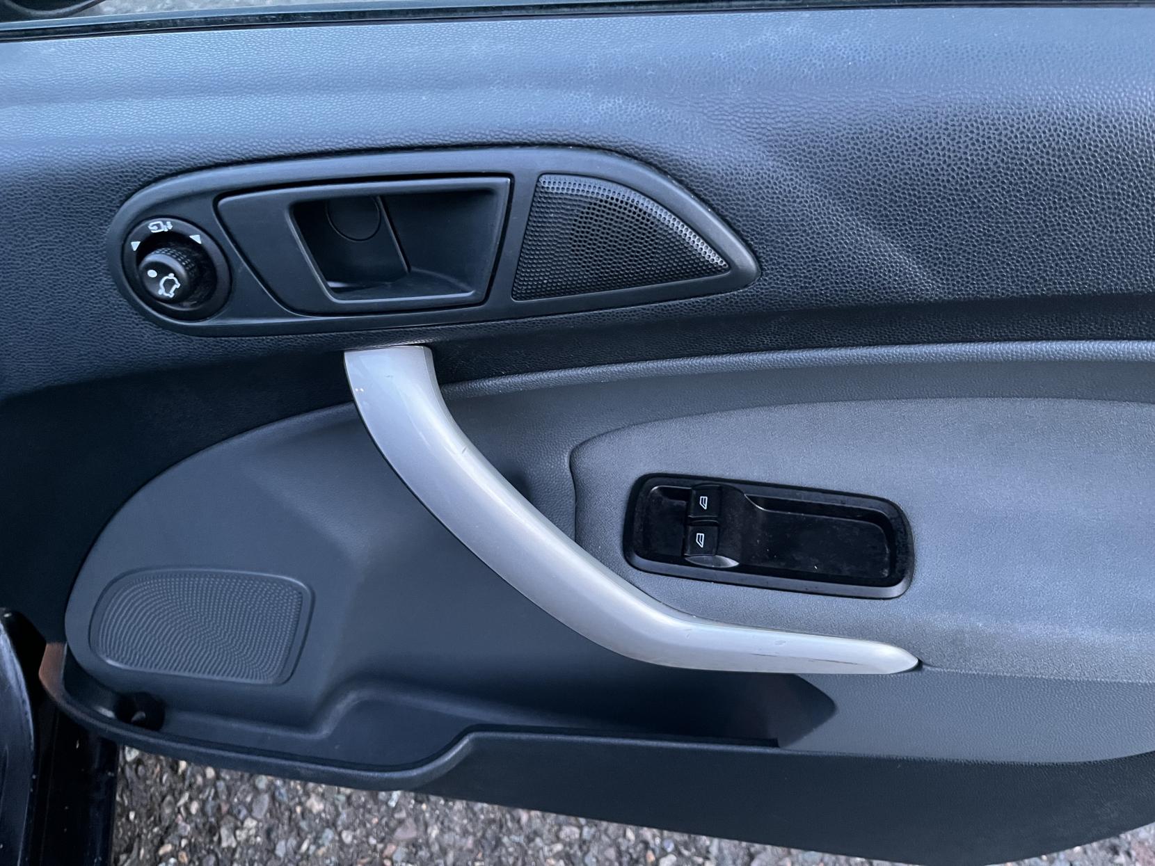 Ford Fiesta 1.4 Titanium Hatchback 5dr Petrol Manual (133 g/km, 94 bhp)