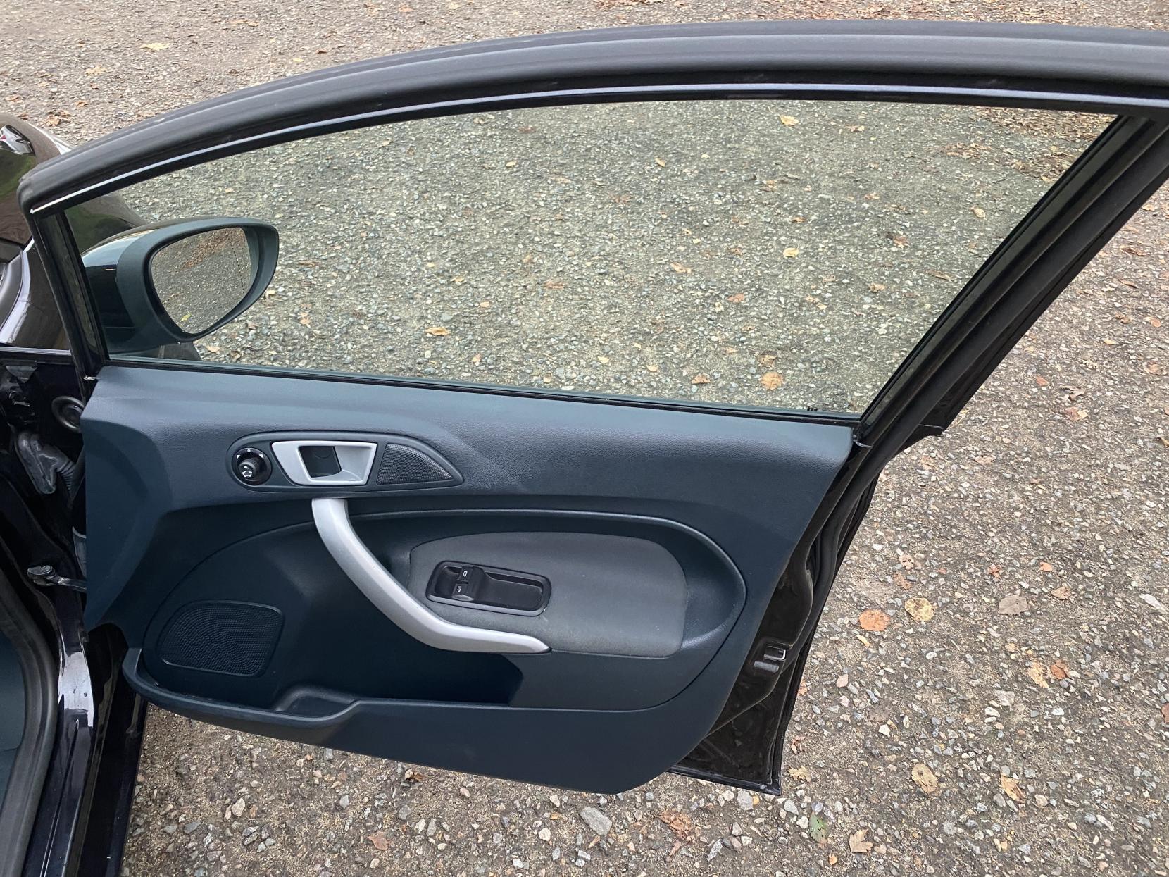 Ford Fiesta 1.25 Edge Hatchback 5dr Petrol Manual (129 g/km, 81 bhp)