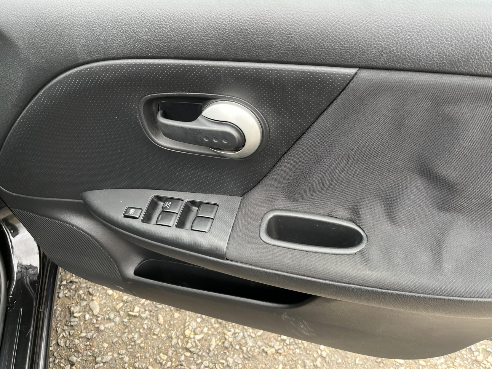 Nissan Note 1.4 16V n-tec Hatchback 5dr Petrol Manual Euro 4 (88 ps)