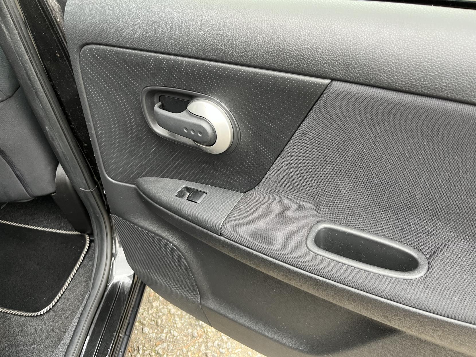 Nissan Note 1.4 16V n-tec Hatchback 5dr Petrol Manual Euro 4 (88 ps)