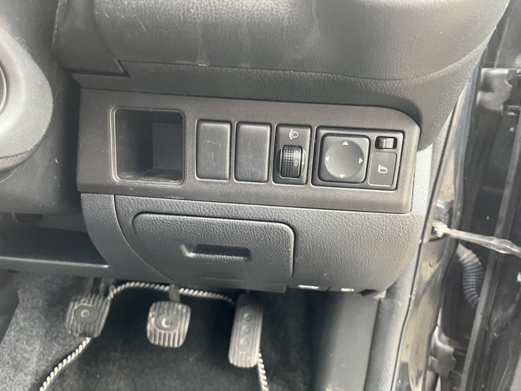 Nissan Note 1.4 16V n-tec Hatchback 5dr Petrol Manual Euro 4 (88 ps)