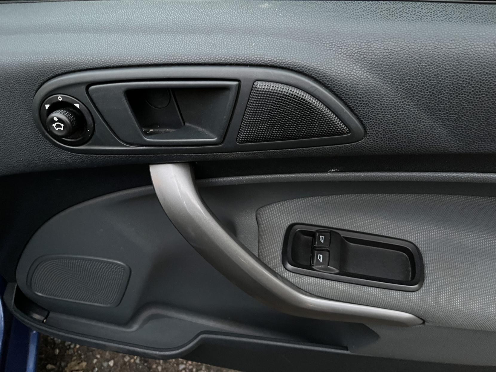 Ford Fiesta 1.25 Style Hatchback 5dr Petrol Manual (128 g/km, 59 bhp)