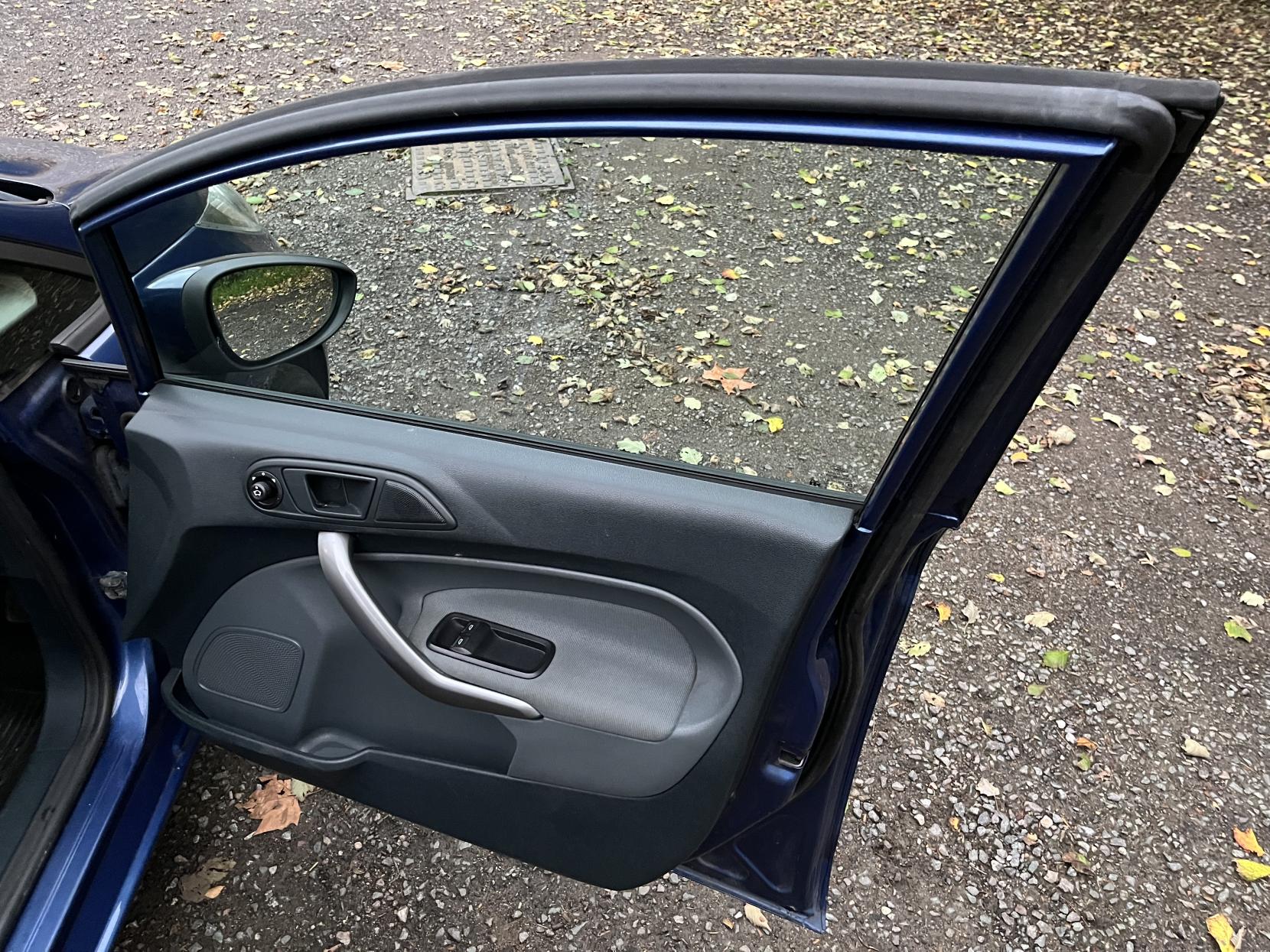 Ford Fiesta 1.25 Style Hatchback 5dr Petrol Manual (128 g/km, 59 bhp)