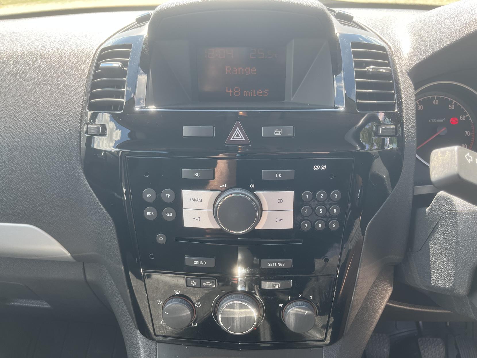 Vauxhall Zafira 1.8 16V Design MPV 5dr Petrol Manual Euro 5 (140 ps)