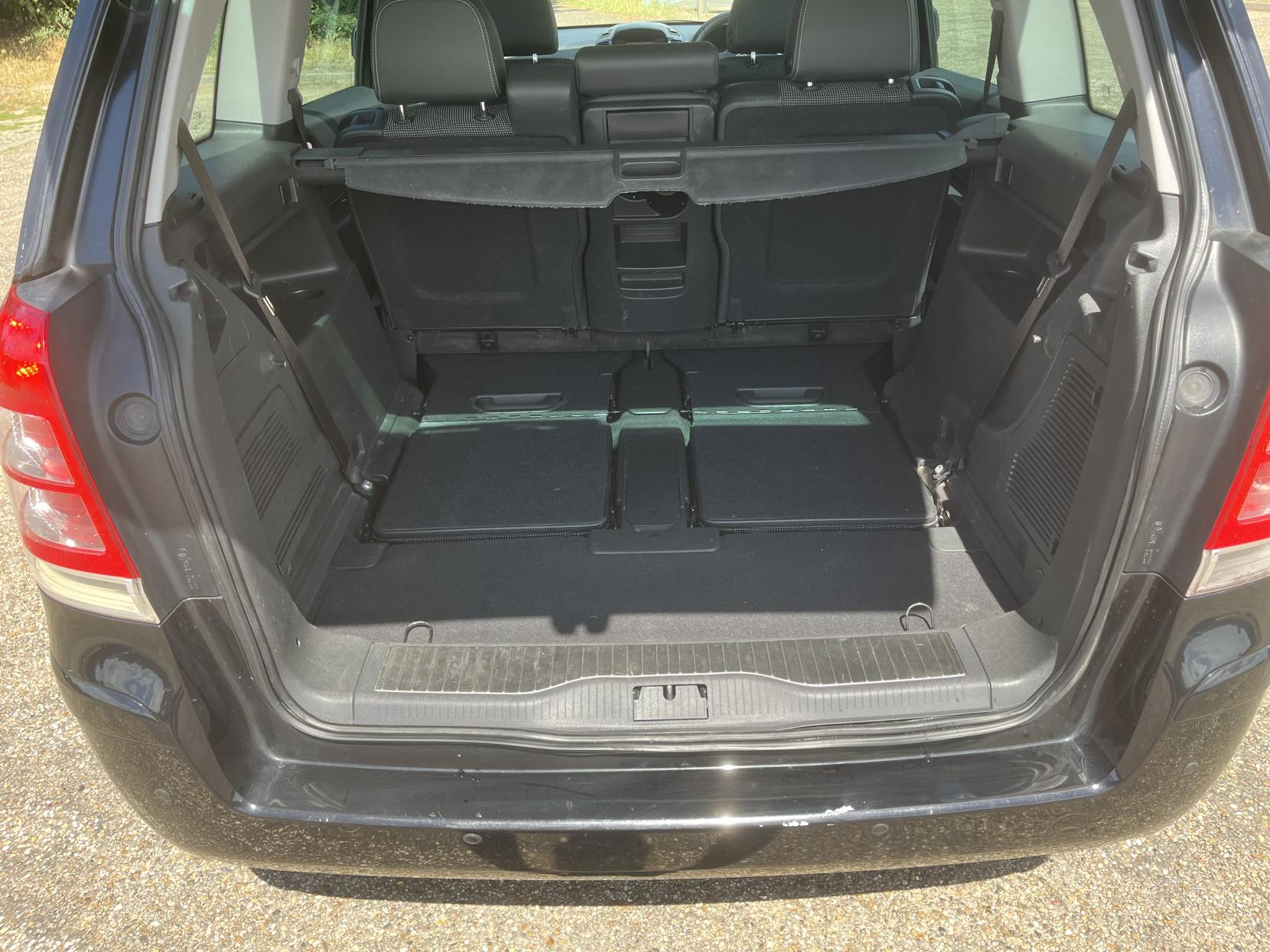 Vauxhall Zafira 1.8 16V Design MPV 5dr Petrol Manual Euro 5 (140 ps)