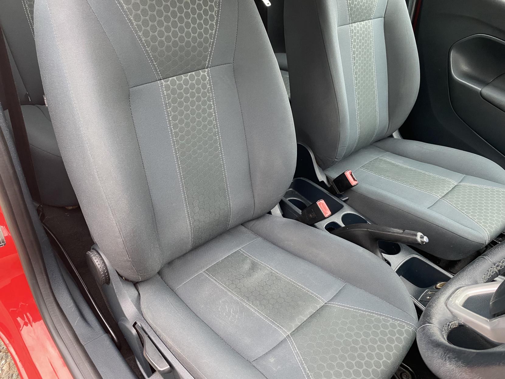 Ford Fiesta 1.25 Zetec Hatchback 3dr Petrol Manual (129 g/km, 81 bhp)