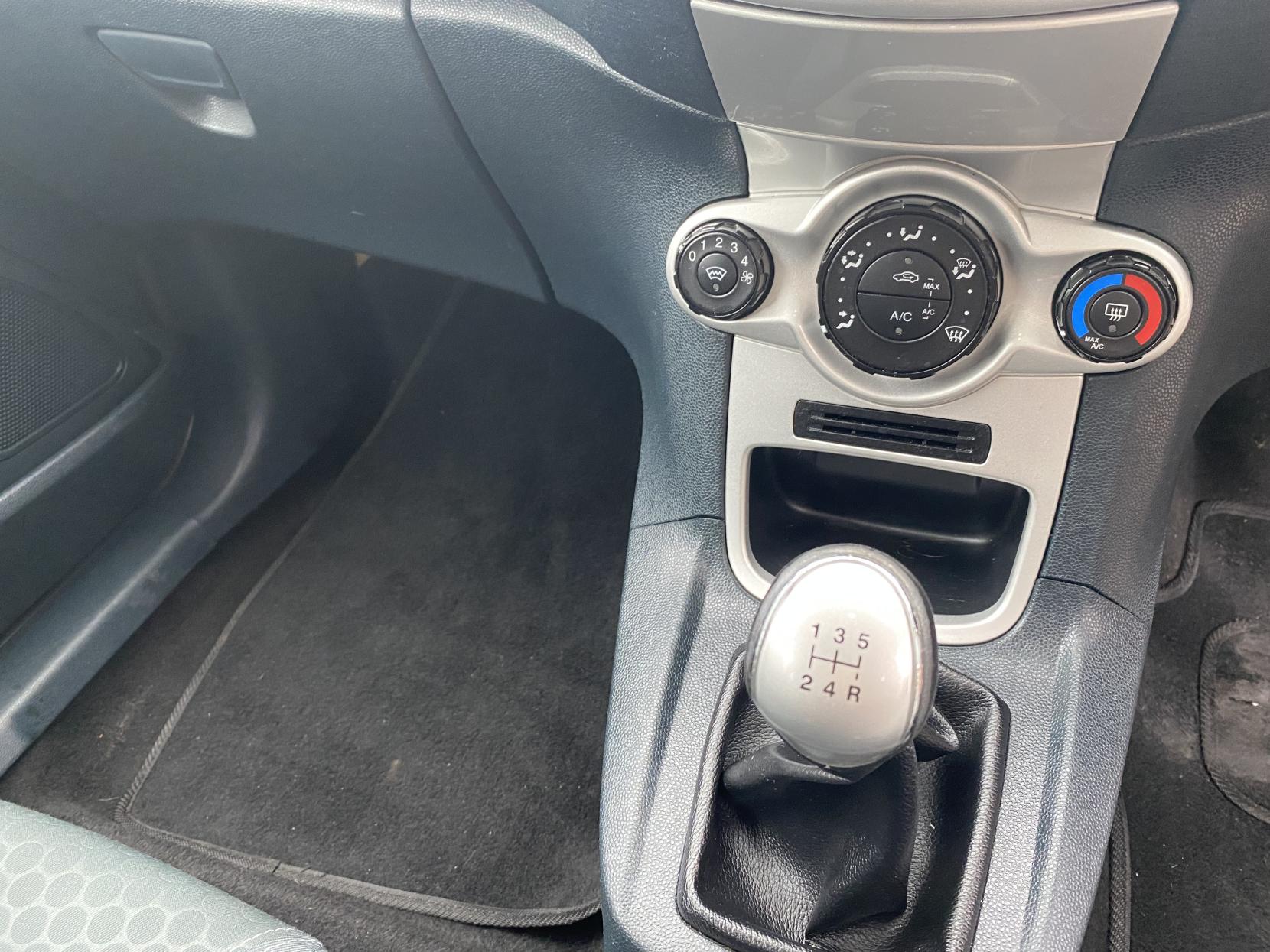 Ford Fiesta 1.25 Zetec Hatchback 3dr Petrol Manual (129 g/km, 81 bhp)