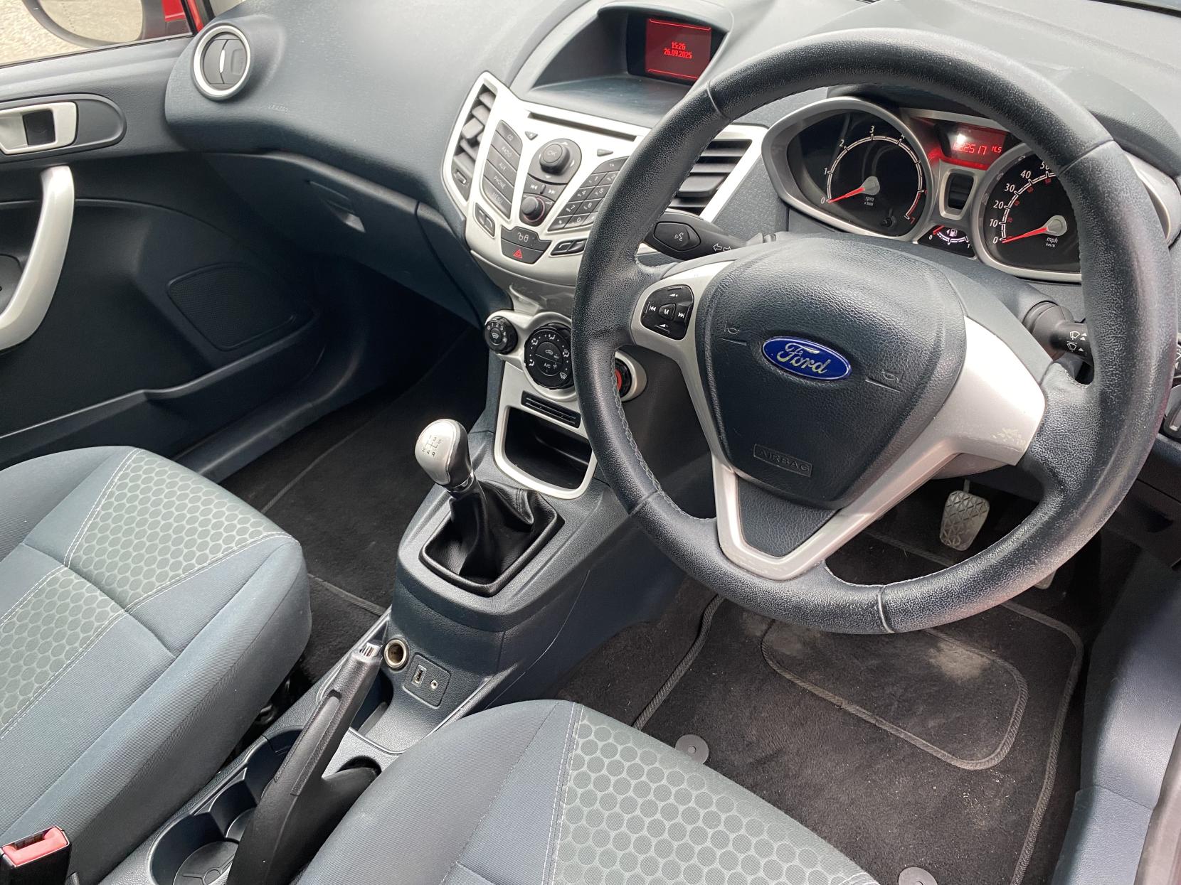 Ford Fiesta 1.25 Zetec Hatchback 3dr Petrol Manual (129 g/km, 81 bhp)