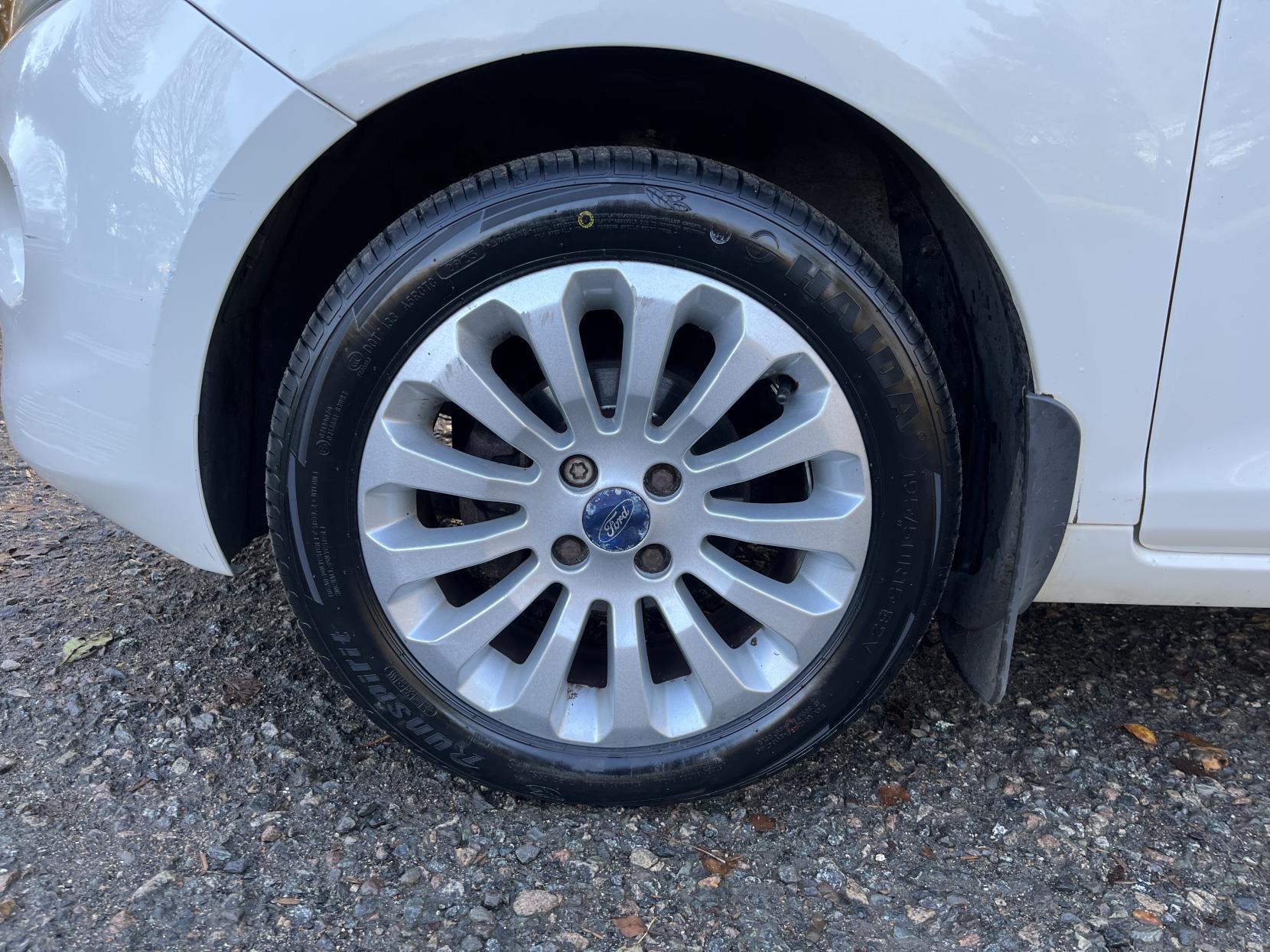 Ford Ka 1.2 Zetec Hatchback 3dr Petrol Manual Euro 5 (s/s) (69 ps)